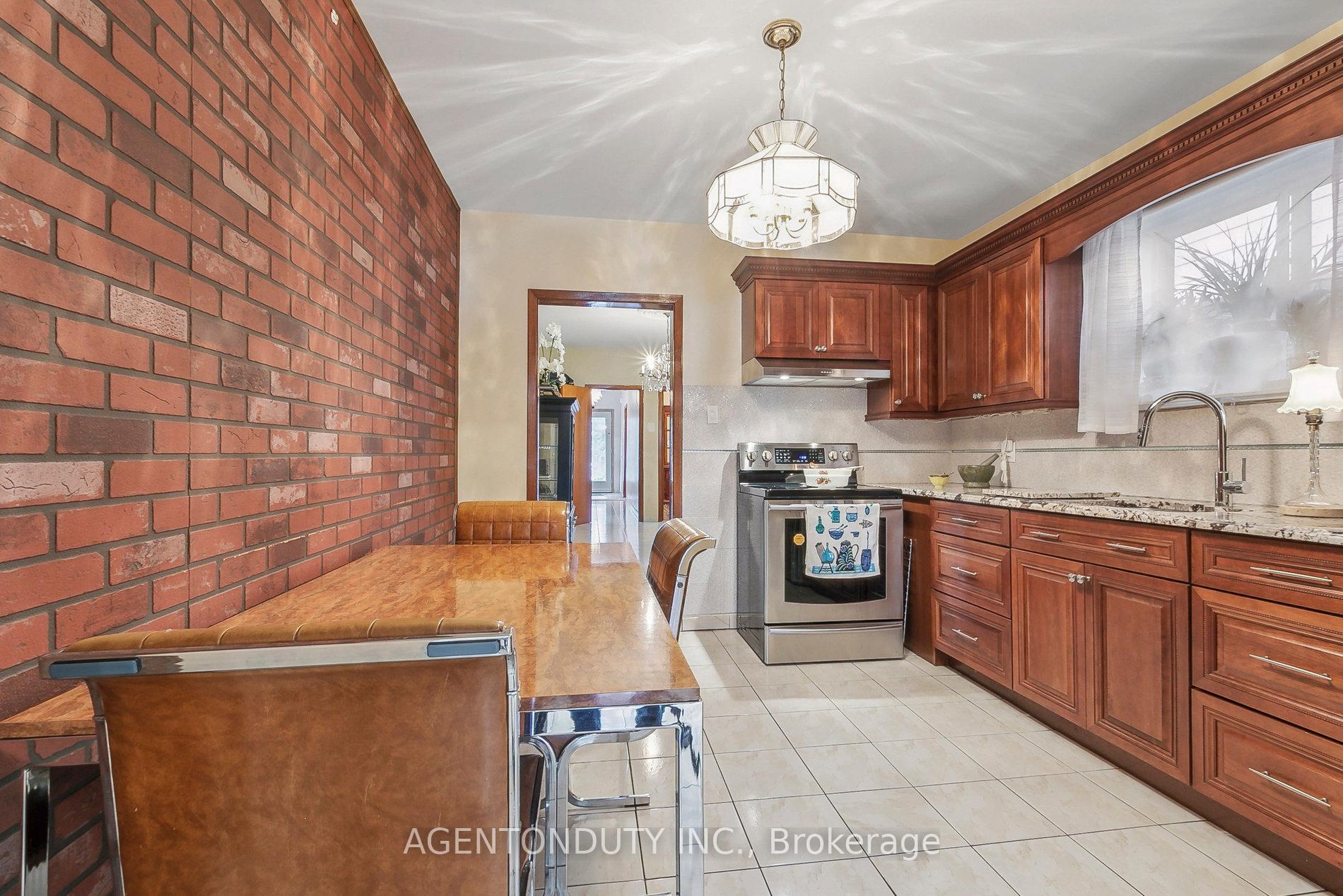 Photo 13 of 109 Lisgar Street, Toronto, Little Portugal — HOMEH