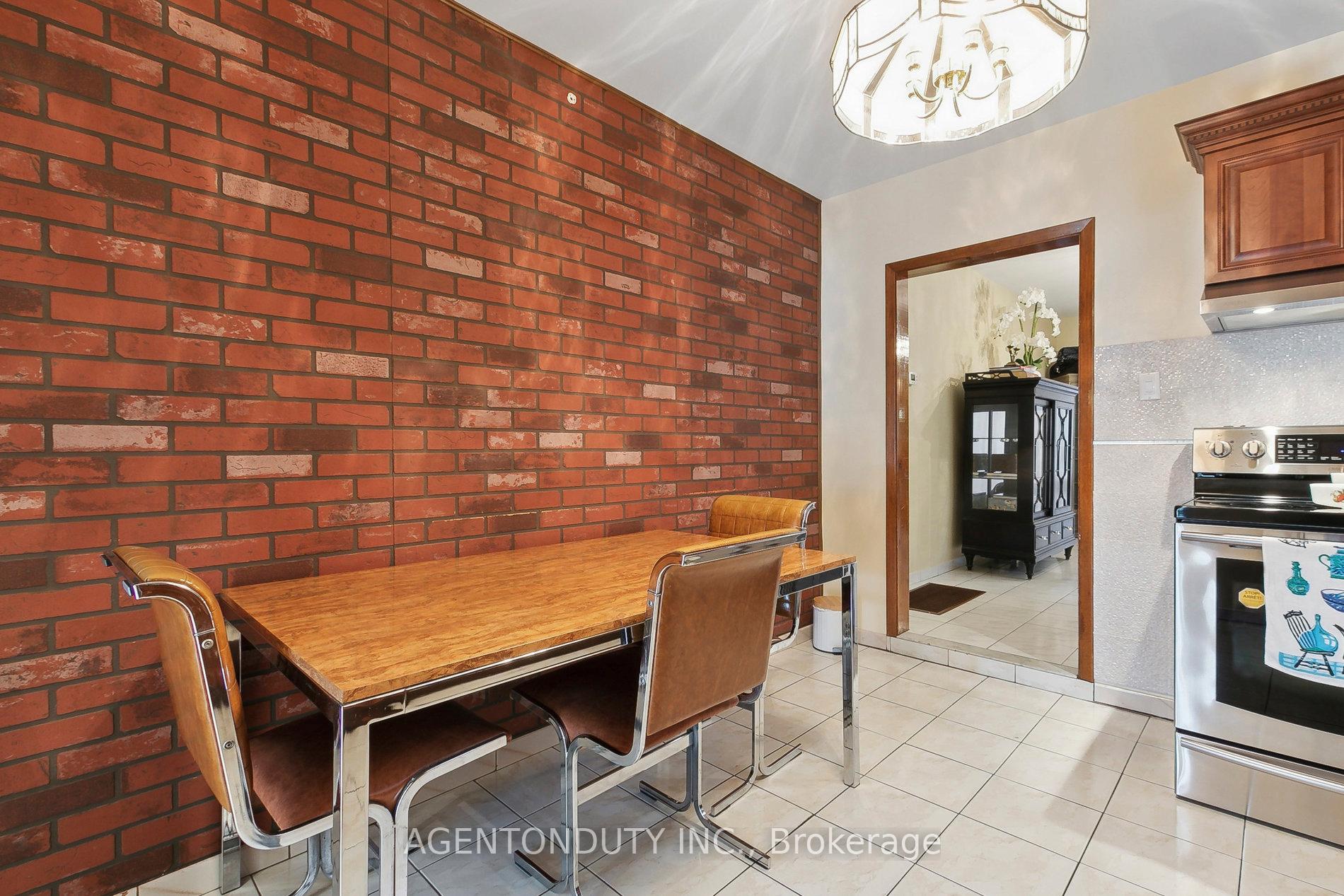 Photo 14 of 109 Lisgar Street, Toronto, Little Portugal — HOMEH