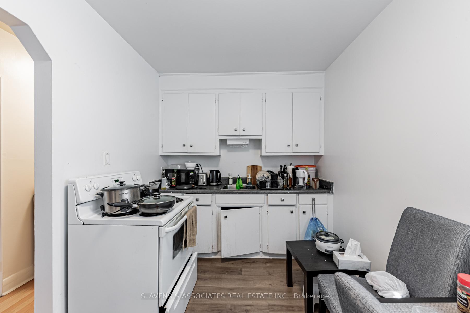 Photo 11 of 20 Wasdale Crescent, Toronto, Englemount-Lawrence — HOMEH