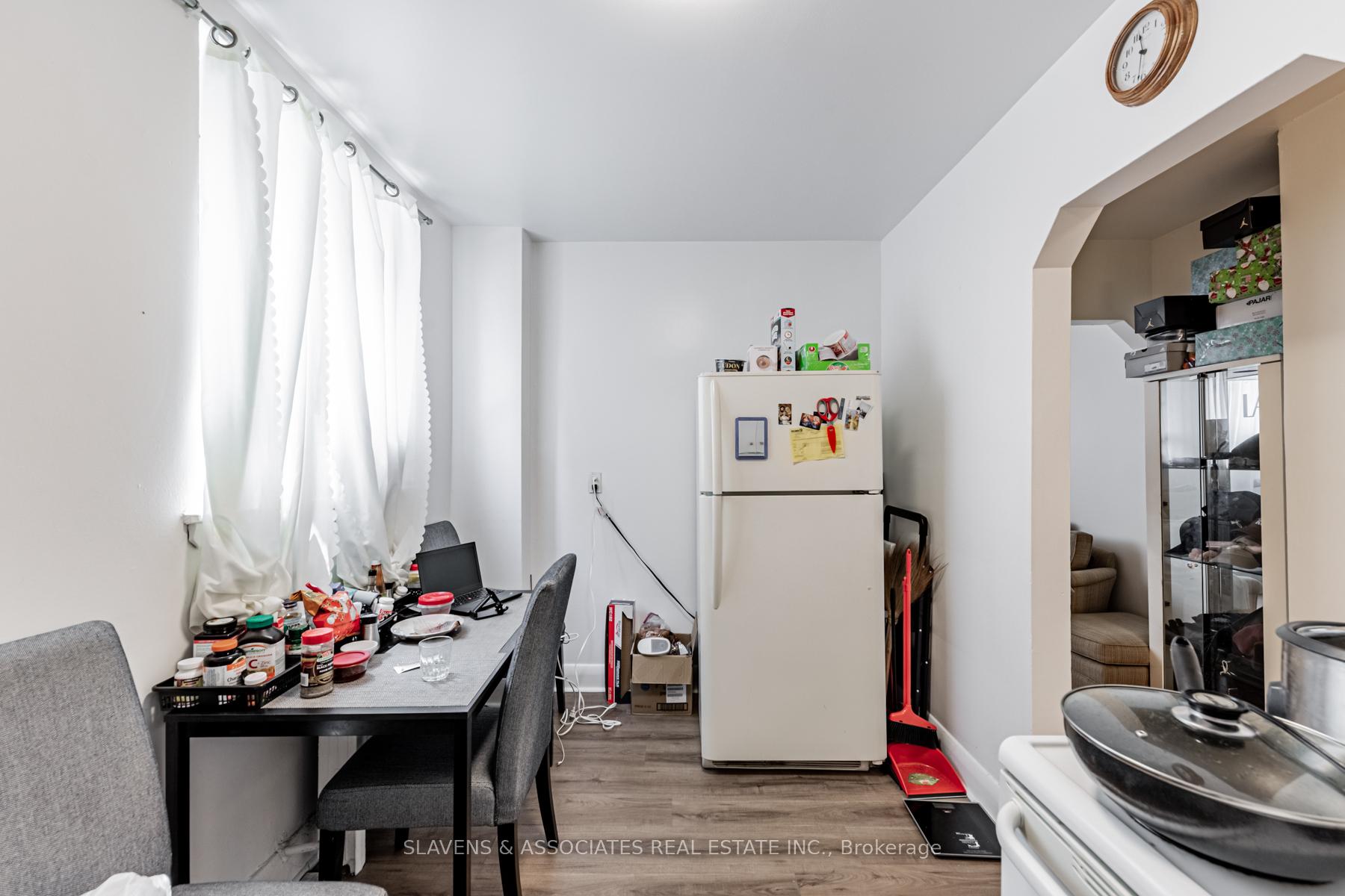 Photo 12 of 20 Wasdale Crescent, Toronto, Englemount-Lawrence — HOMEH