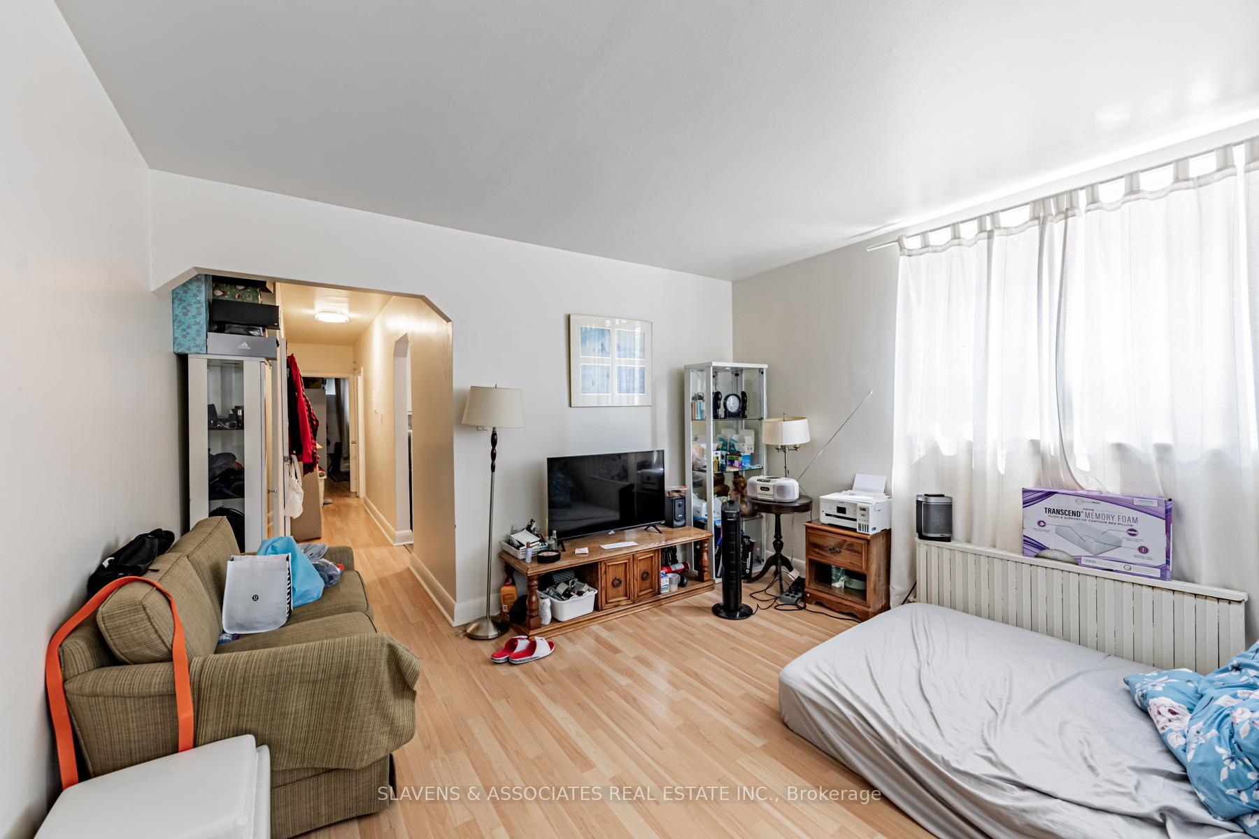 Photo 16 of 20 Wasdale Crescent, Toronto, Englemount-Lawrence — HOMEH