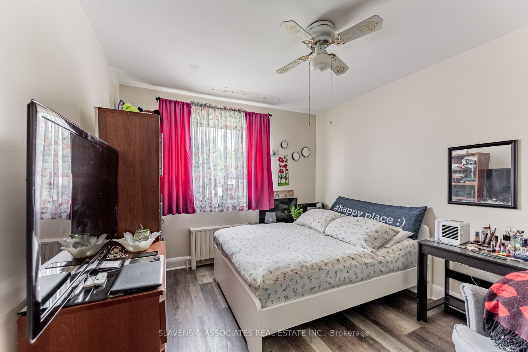 Photo 17 of 20 Wasdale Crescent, Toronto, Englemount-Lawrence — HOMEH