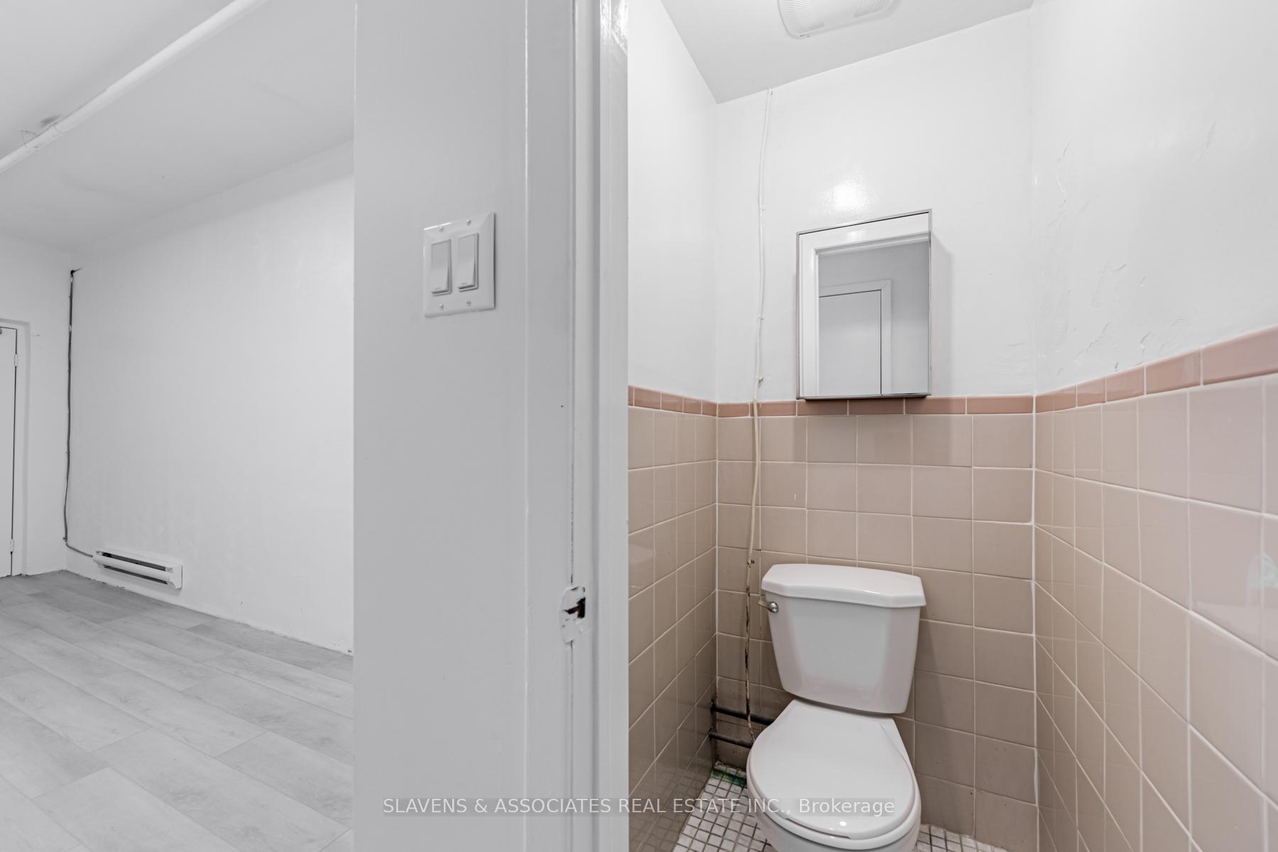 Photo 22 of 20 Wasdale Crescent, Toronto, Englemount-Lawrence — HOMEH