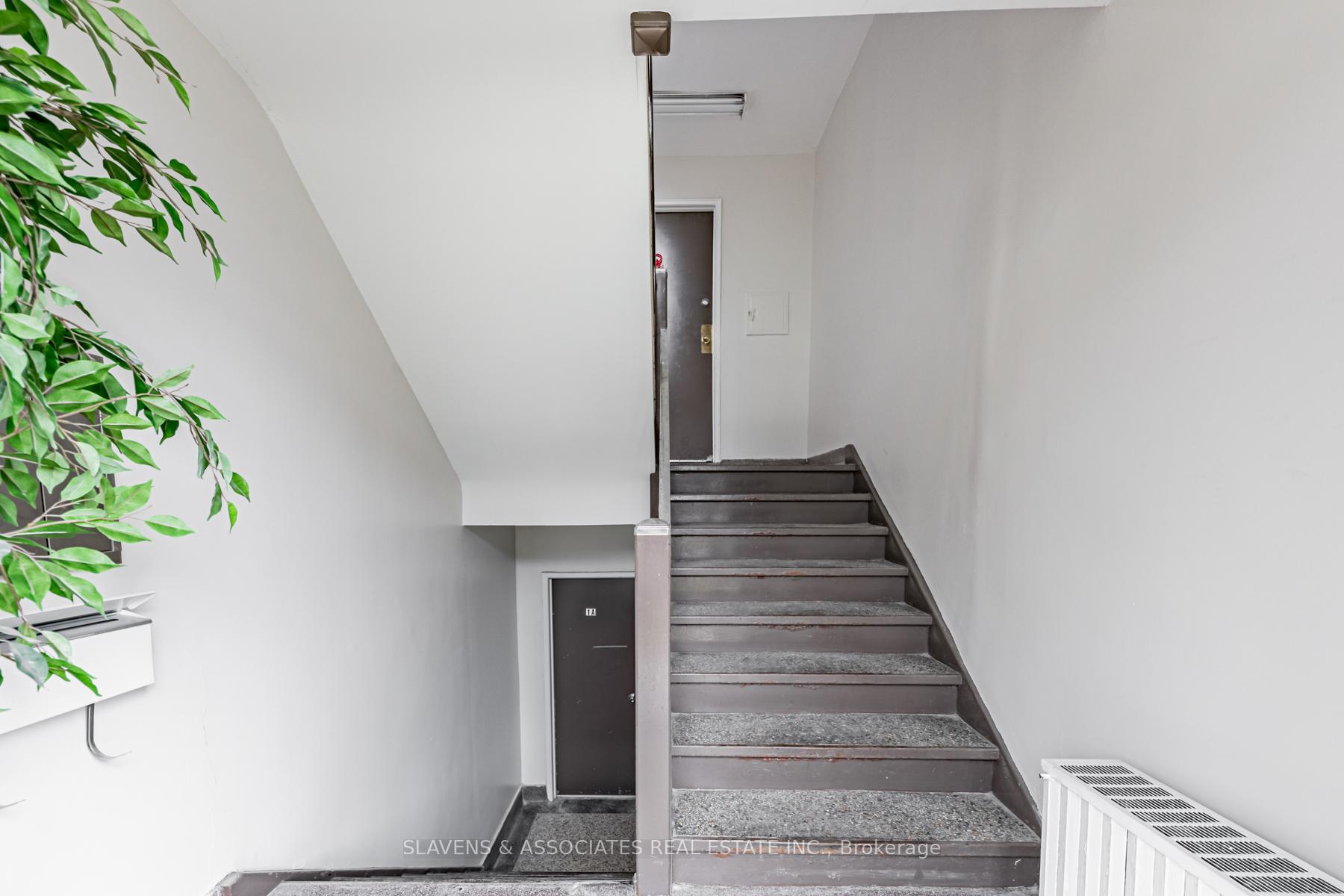 Photo 23 of 20 Wasdale Crescent, Toronto, Englemount-Lawrence — HOMEH