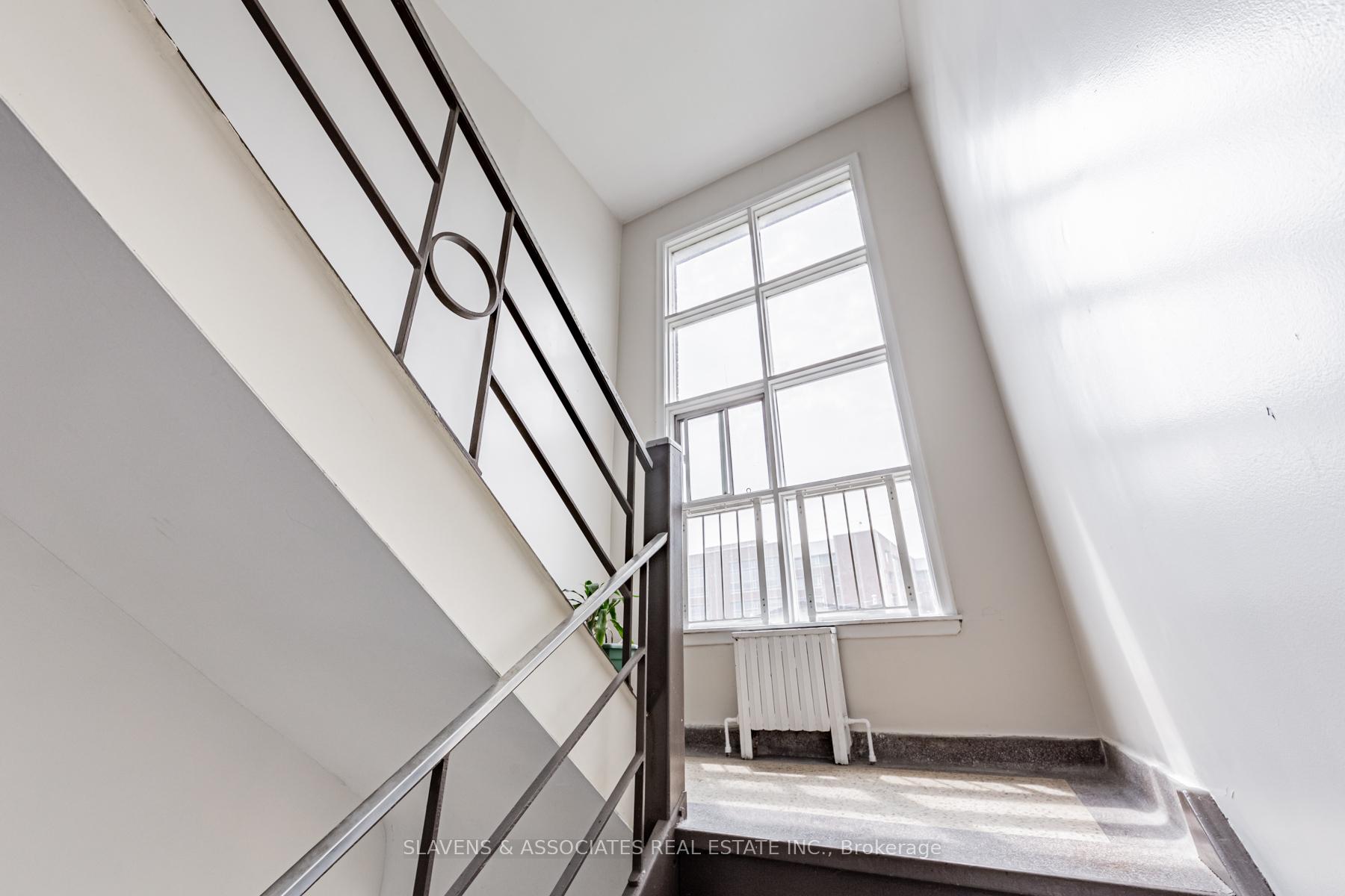 Photo 24 of 20 Wasdale Crescent, Toronto, Englemount-Lawrence — HOMEH