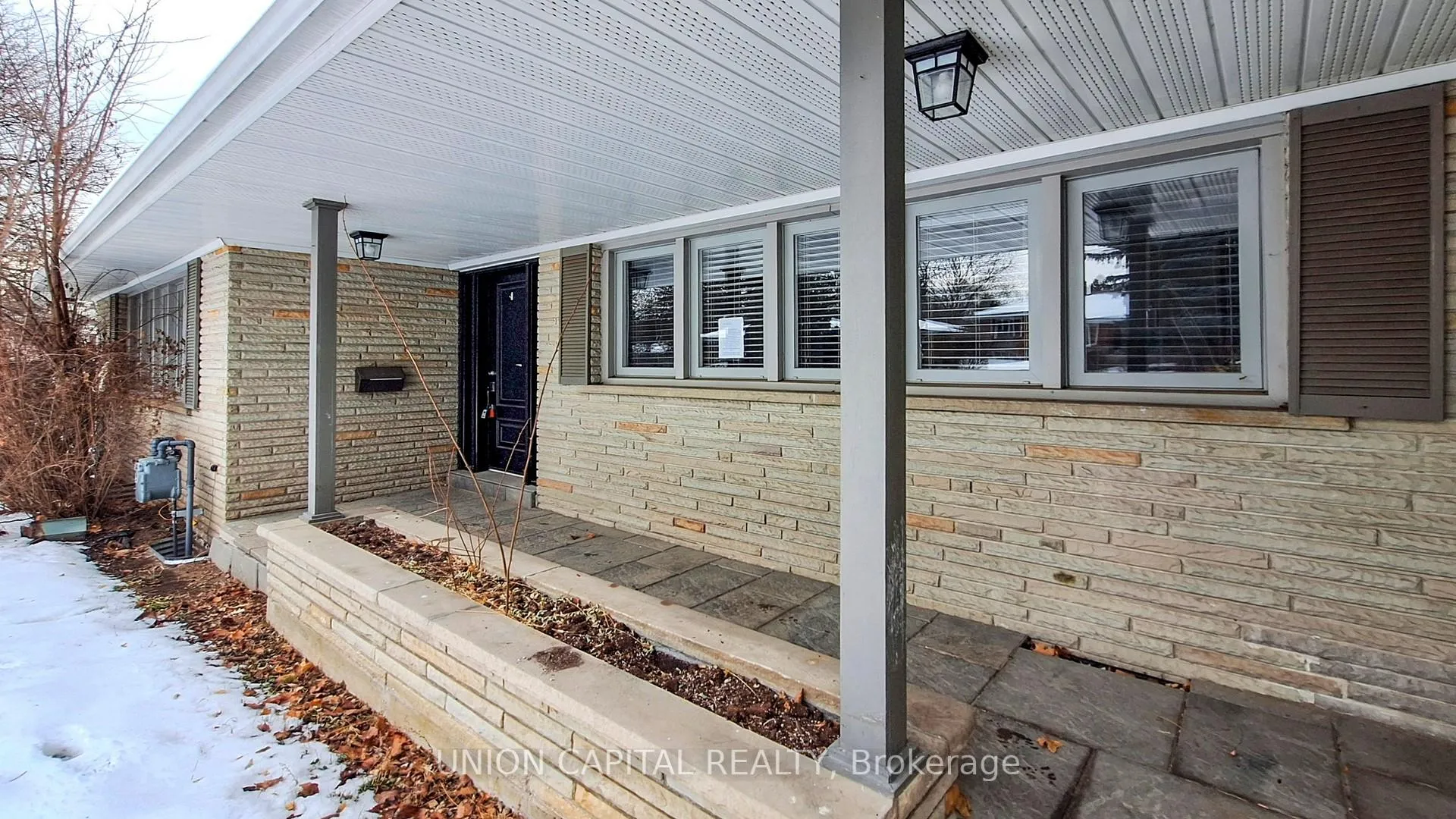 Photo 2 of 16 Cavalier Crescent, Vaughan, Uplands — HOMEH