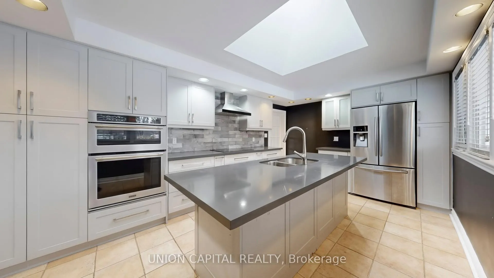 Photo 4 of 16 Cavalier Crescent, Vaughan, Uplands — HOMEH