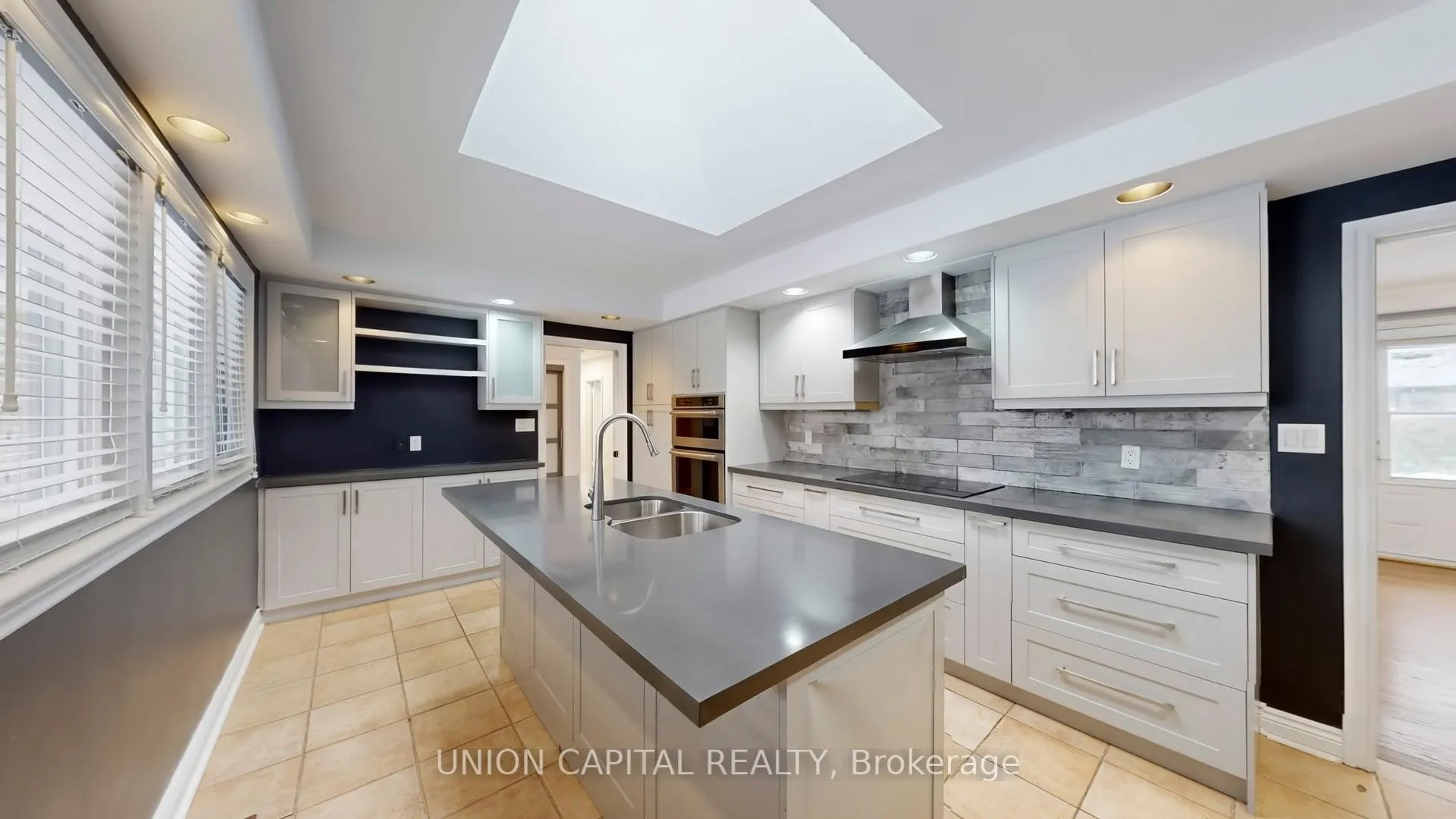 Photo 5 of 16 Cavalier Crescent, Vaughan, Uplands — HOMEH