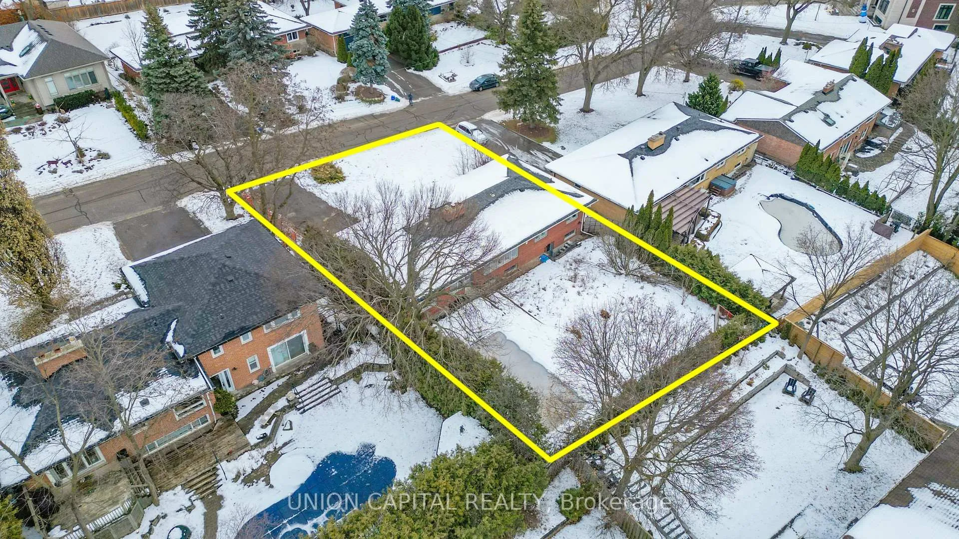 Photo 17 of 16 Cavalier Crescent, Vaughan, Uplands — HOMEH