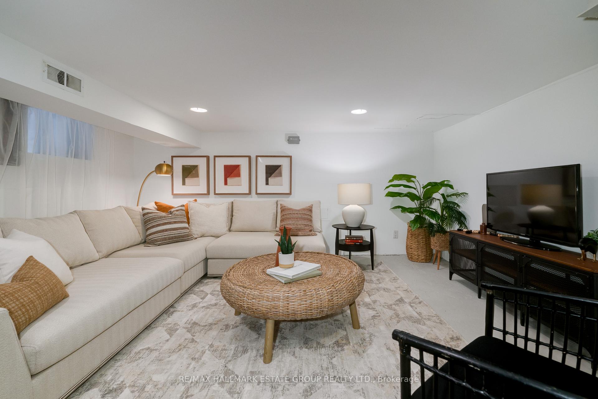 Photo 19 of 181 Lee Avenue, Toronto, The Beaches — HOMEH