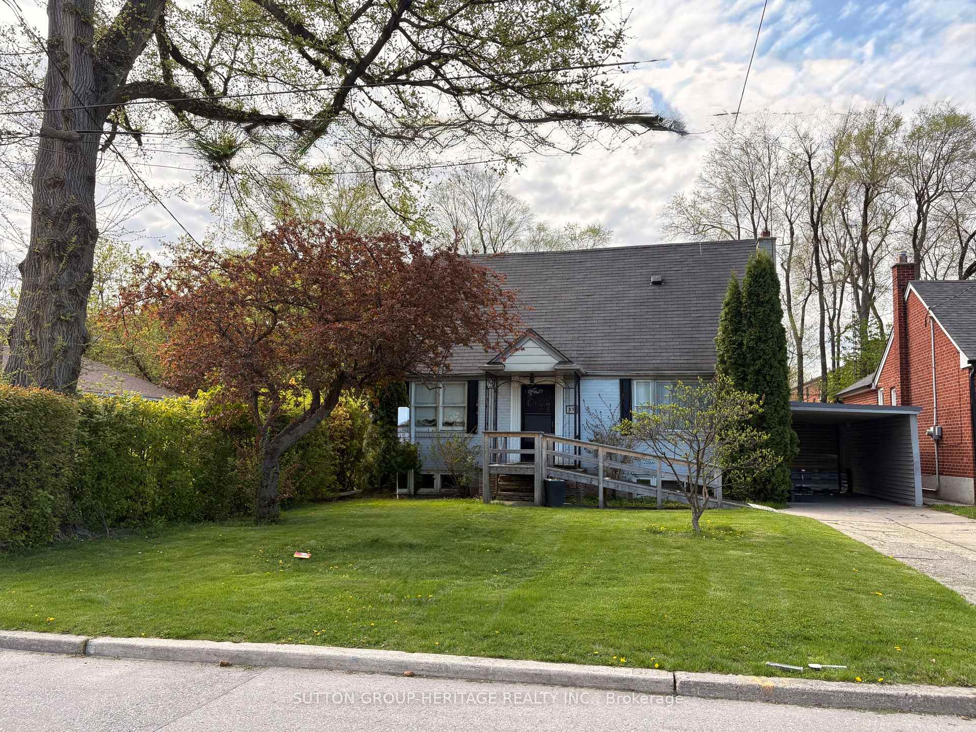 Front of 33 Kirkland Boulevard