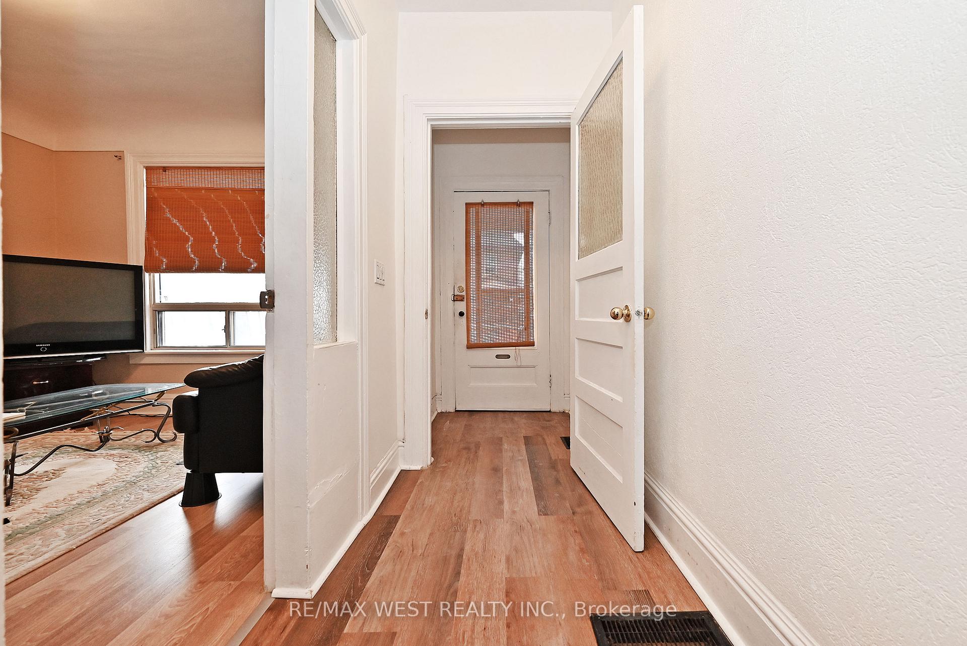 Photo 3 of 39 Lindsey Avenue, Toronto, Dufferin Grove — HOMEH