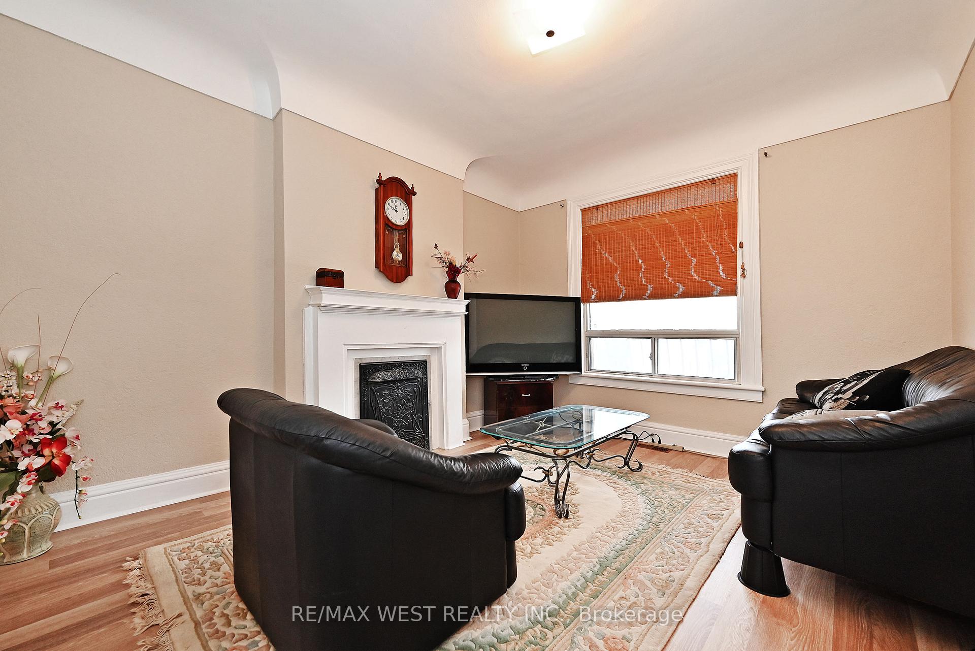 Photo 4 of 39 Lindsey Avenue, Toronto, Dufferin Grove — HOMEH