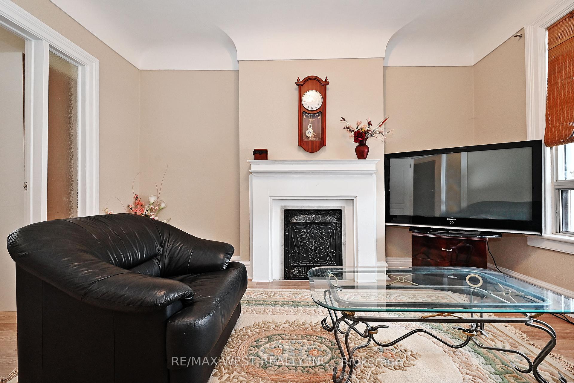 Photo 2 of 39 Lindsey Avenue, Toronto, Dufferin Grove — HOMEH