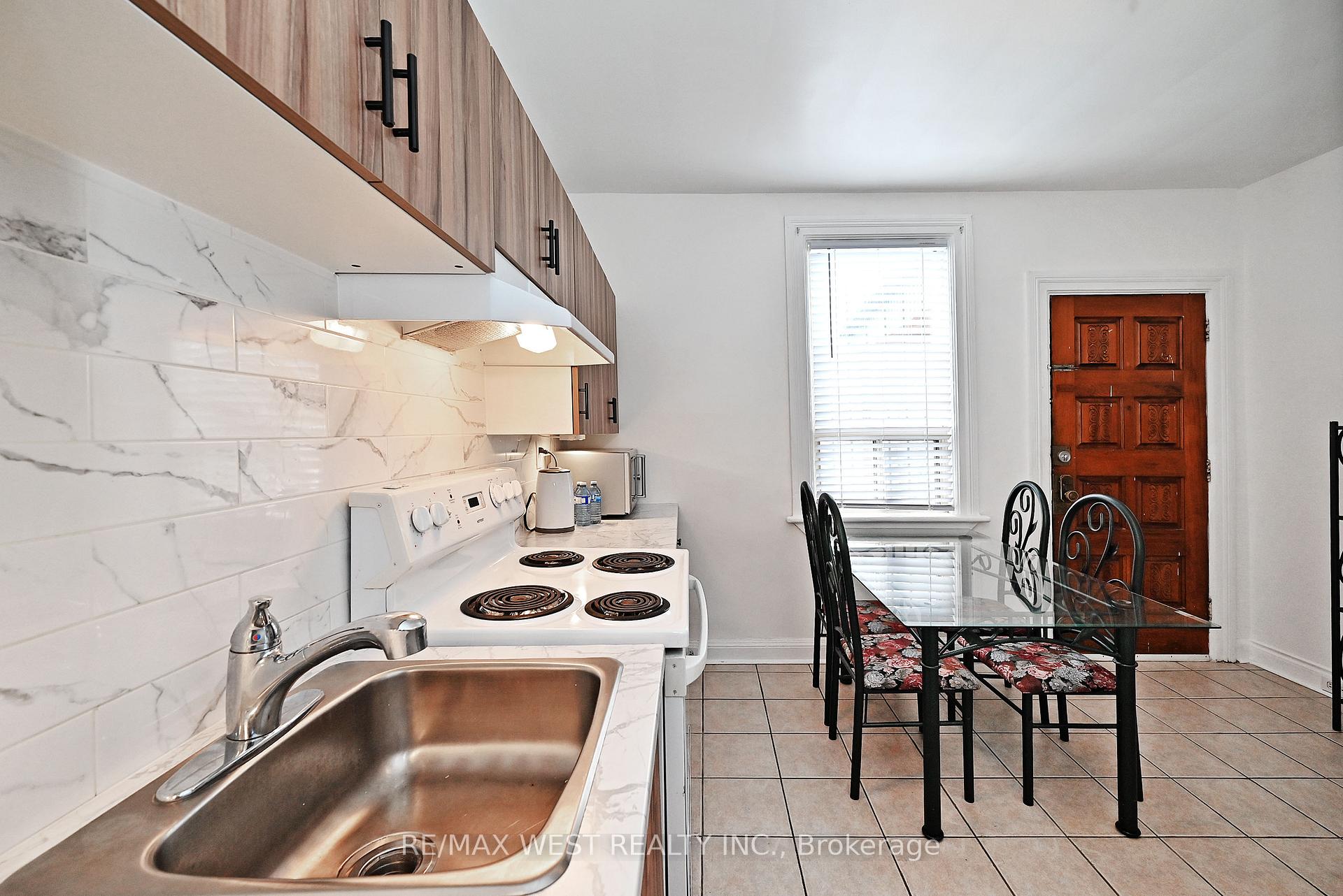 Photo 8 of 39 Lindsey Avenue, Toronto, Dufferin Grove — HOMEH