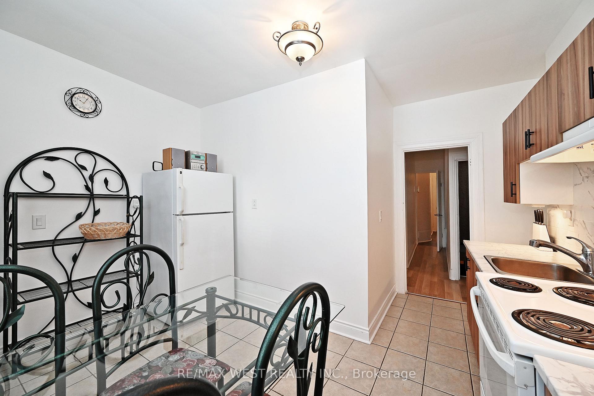 Photo 9 of 39 Lindsey Avenue, Toronto, Dufferin Grove — HOMEH