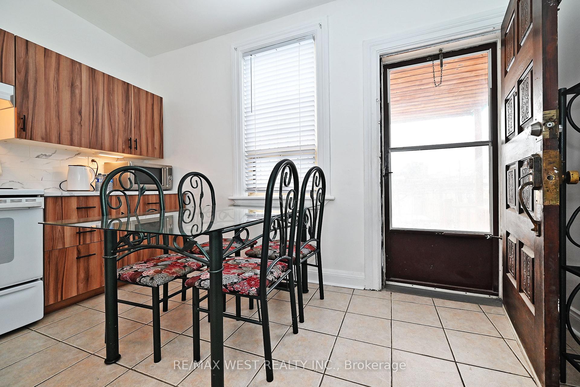Photo 13 of 39 Lindsey Avenue, Toronto, Dufferin Grove — HOMEH