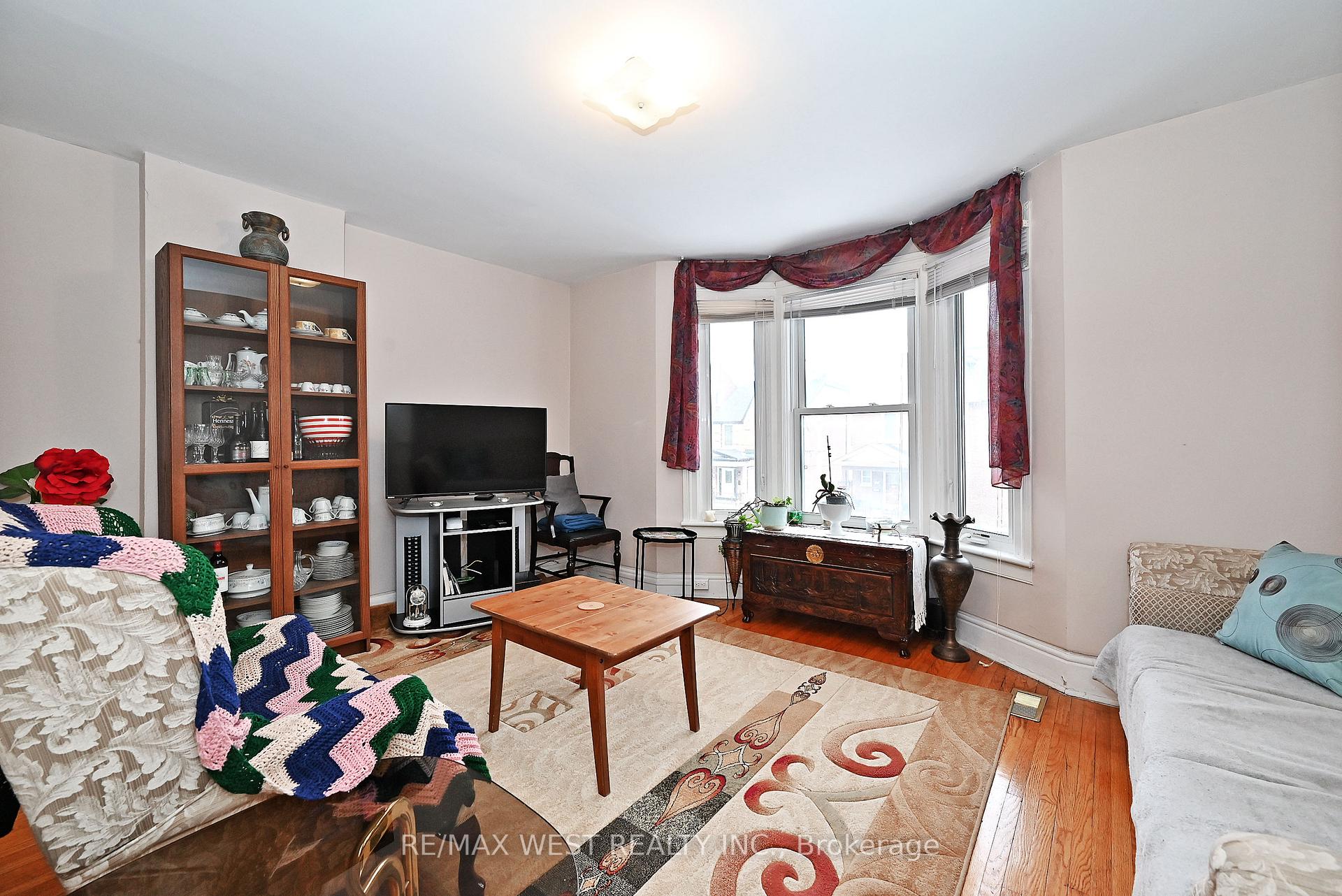 Photo 19 of 39 Lindsey Avenue, Toronto, Dufferin Grove — HOMEH
