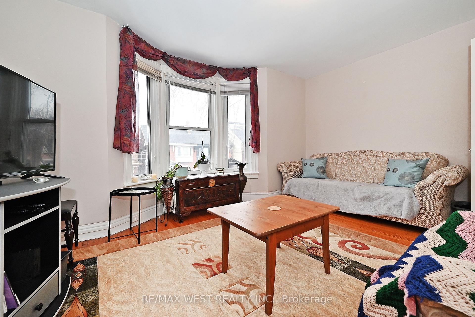 Photo 21 of 39 Lindsey Avenue, Toronto, Dufferin Grove — HOMEH