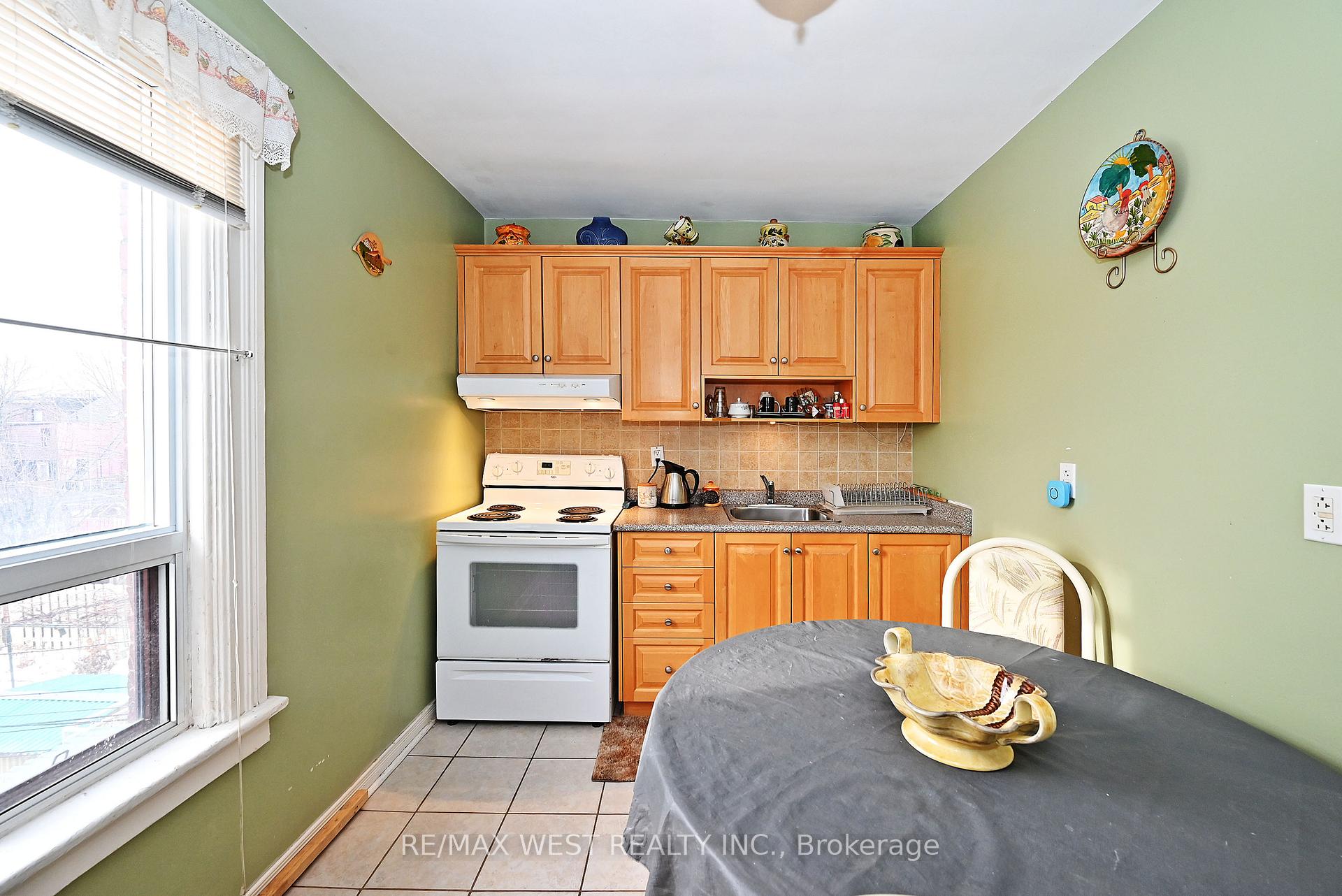 Photo 23 of 39 Lindsey Avenue, Toronto, Dufferin Grove — HOMEH