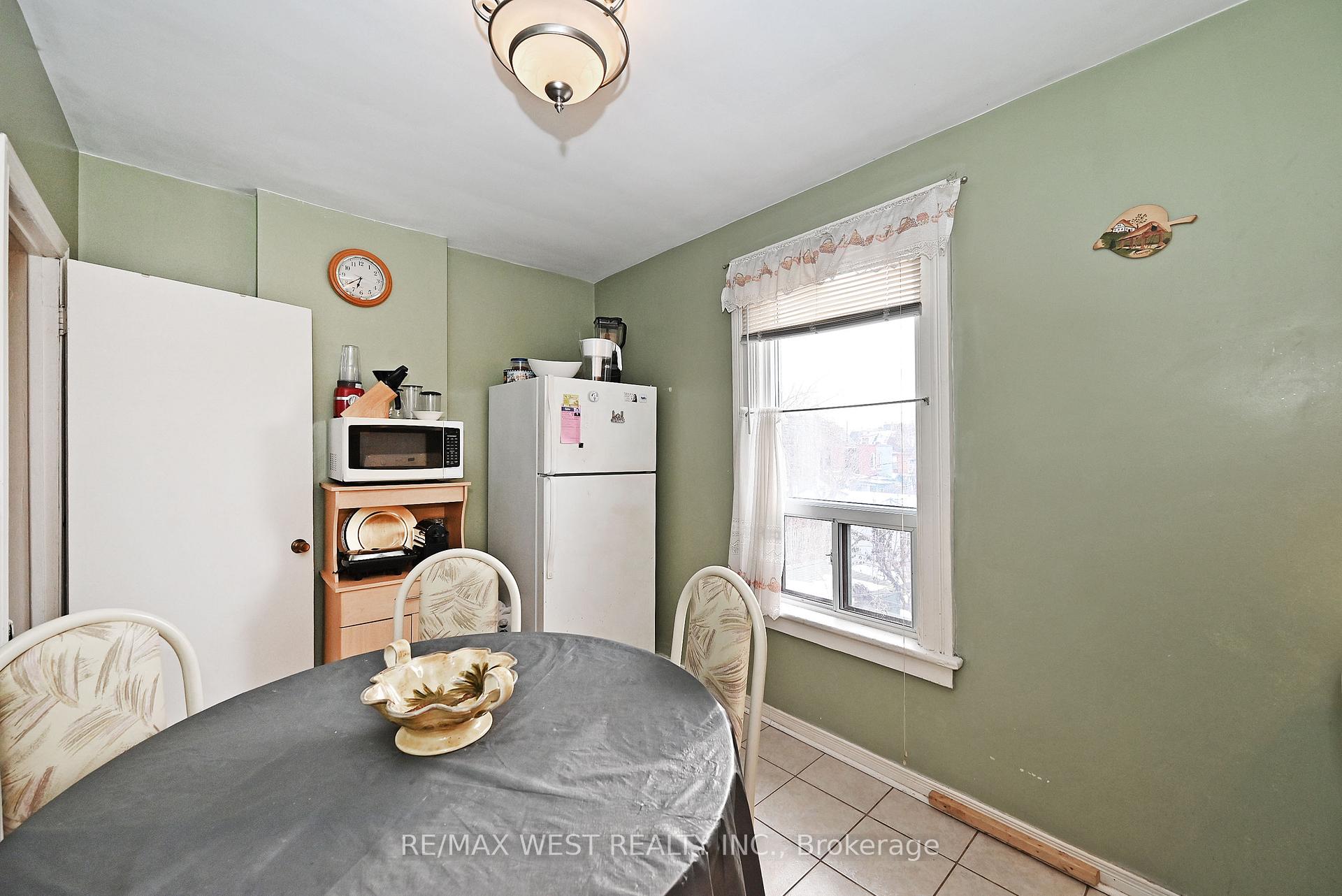 Photo 25 of 39 Lindsey Avenue, Toronto, Dufferin Grove — HOMEH