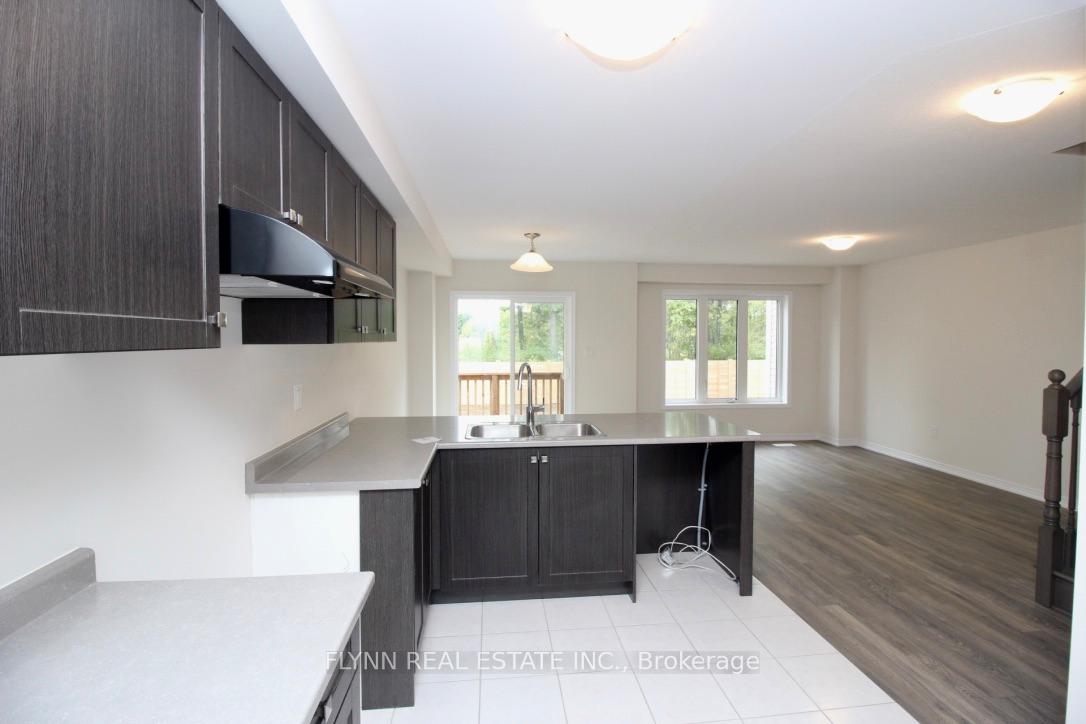 Photo 3 of 196 Esther Crescent, Thorold, Hurricane/Merrittville — HOMEH