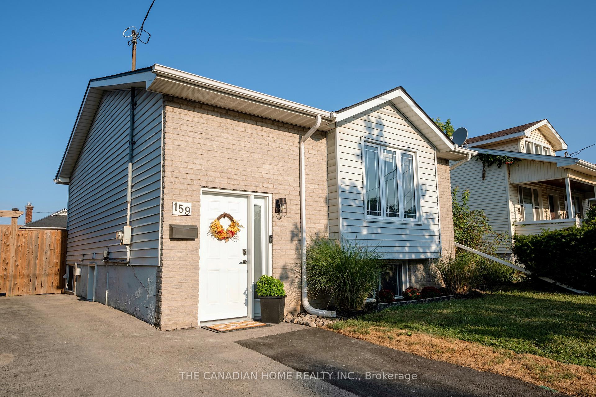 Front of 159 Pine Street S