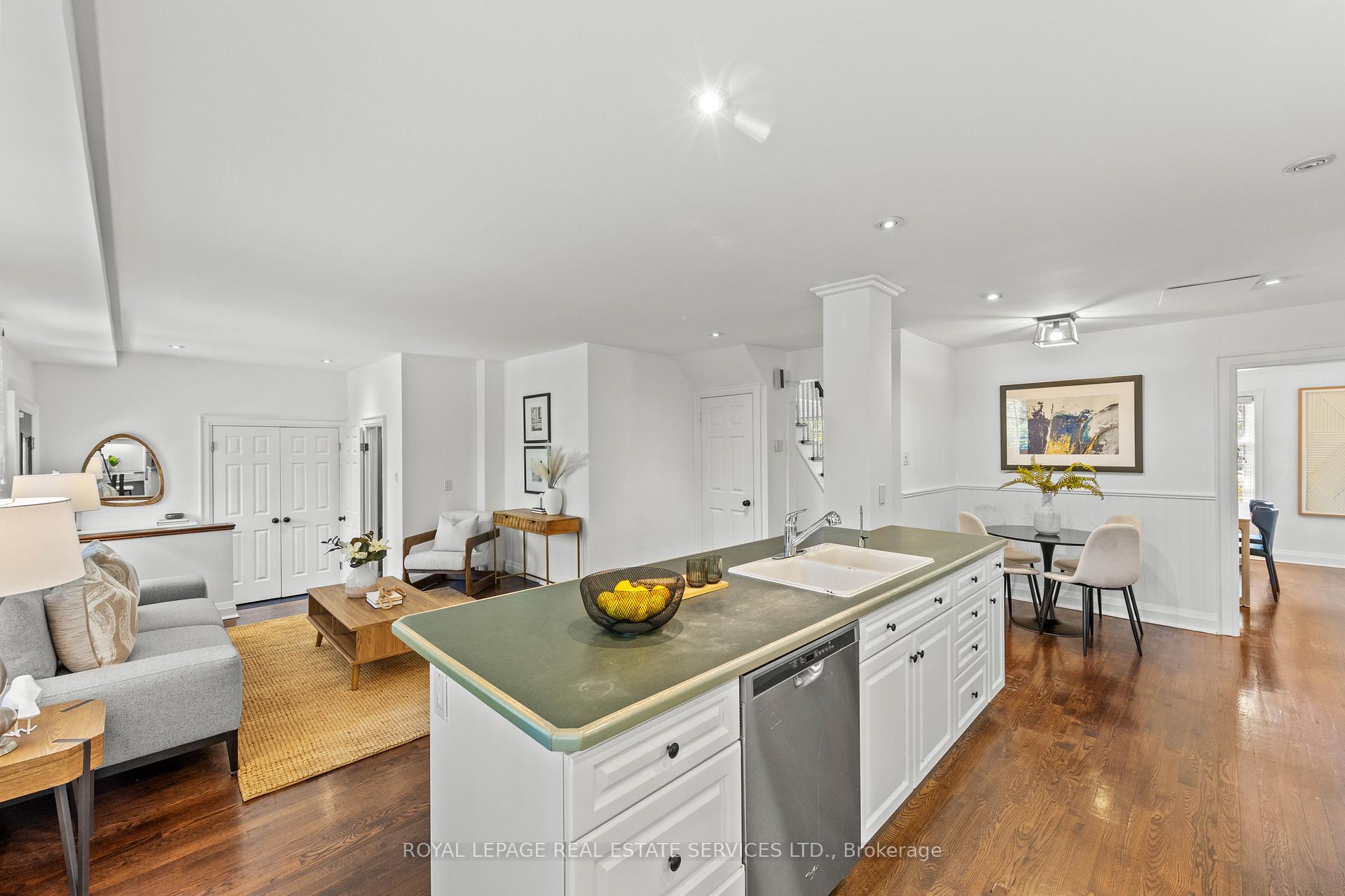 Photo 17 of 93 Esgore Drive, Toronto, Bedford Park-Nortown — HOMEH