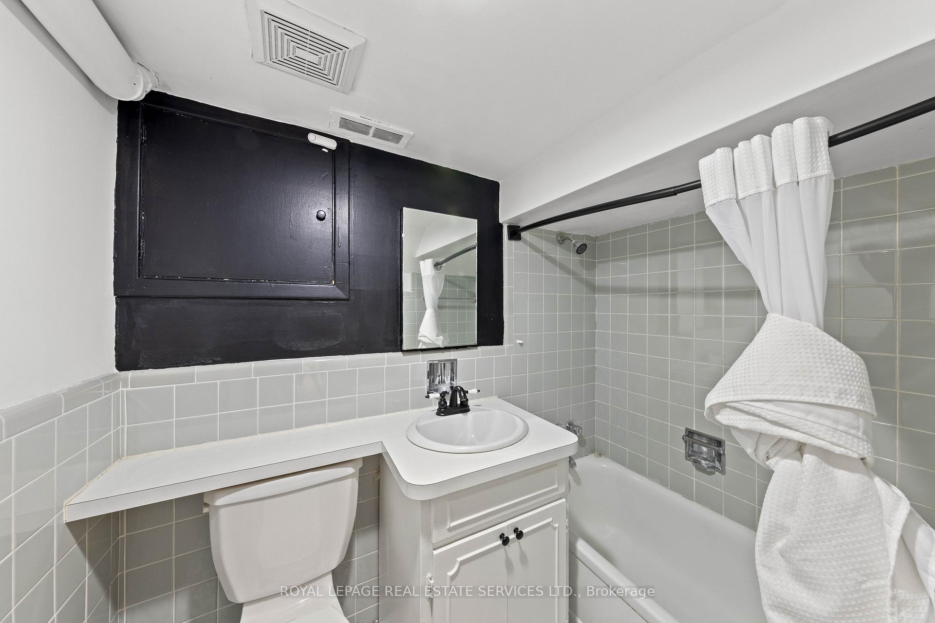 Photo 41 of 93 Esgore Drive, Toronto, Bedford Park-Nortown — HOMEH