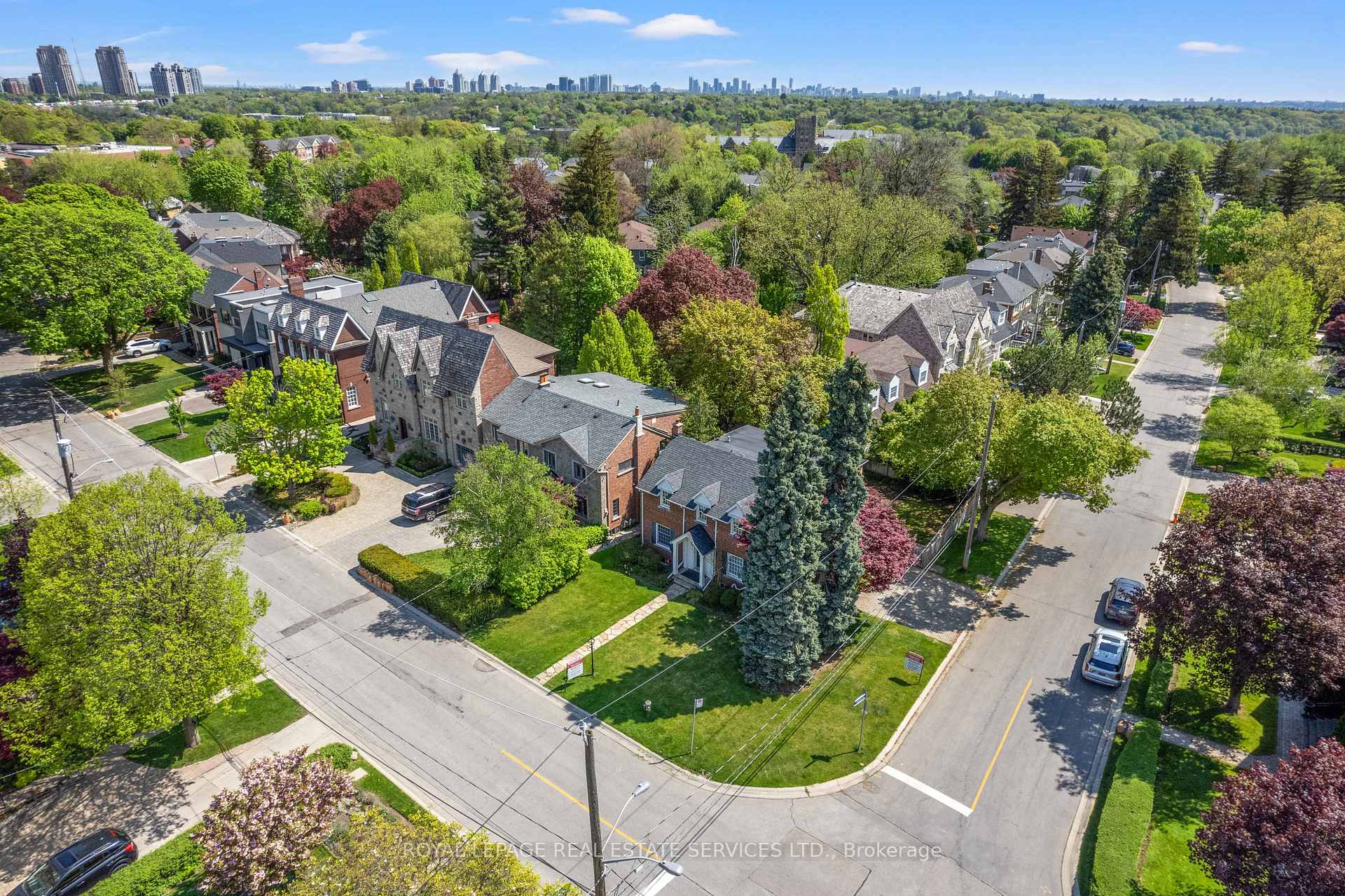 Photo 44 of 93 Esgore Drive, Toronto, Bedford Park-Nortown — HOMEH