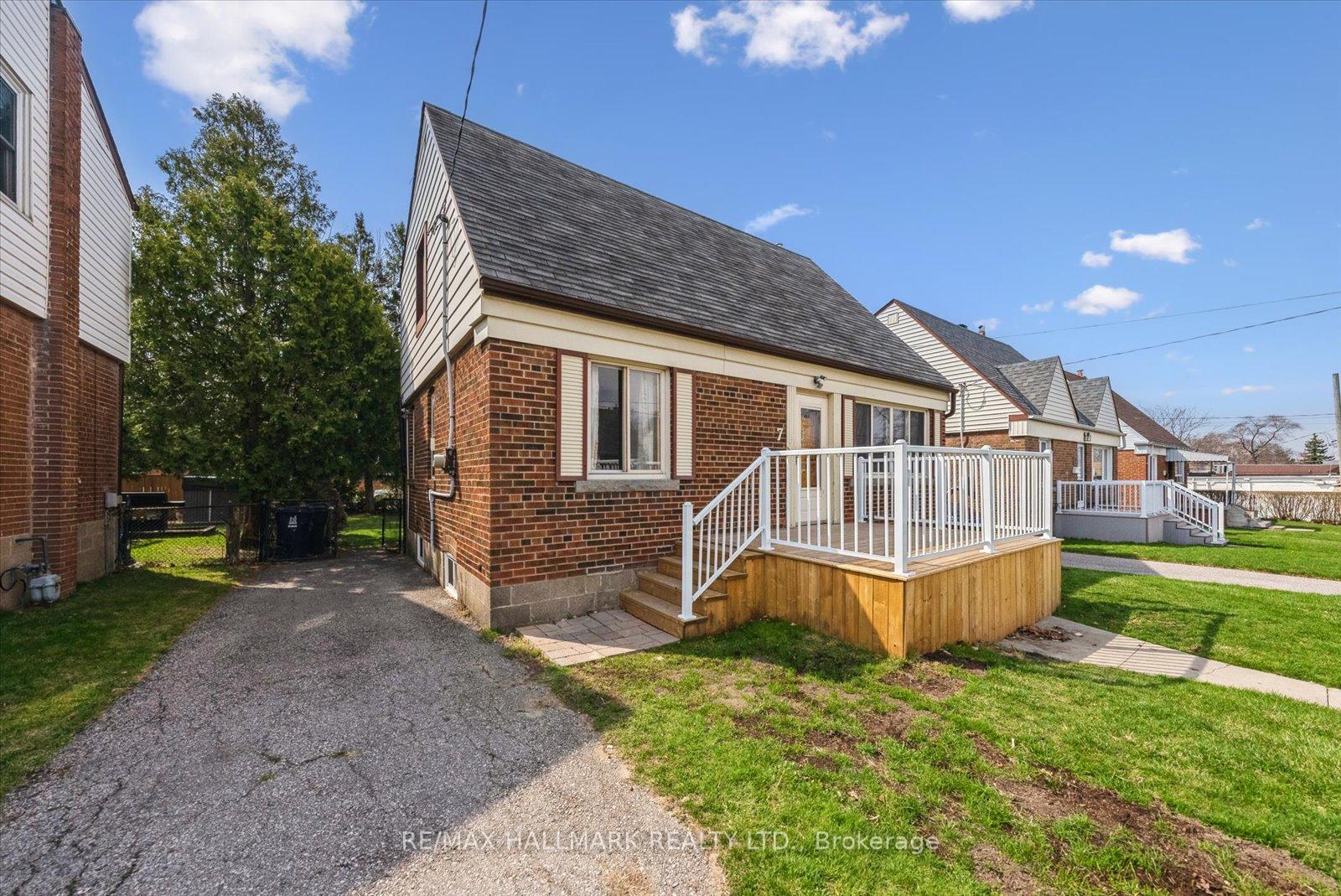 Photo 3 of 7 Eastgate Crescent, Scarborough, Clairlea-Birchmount — HOMEH