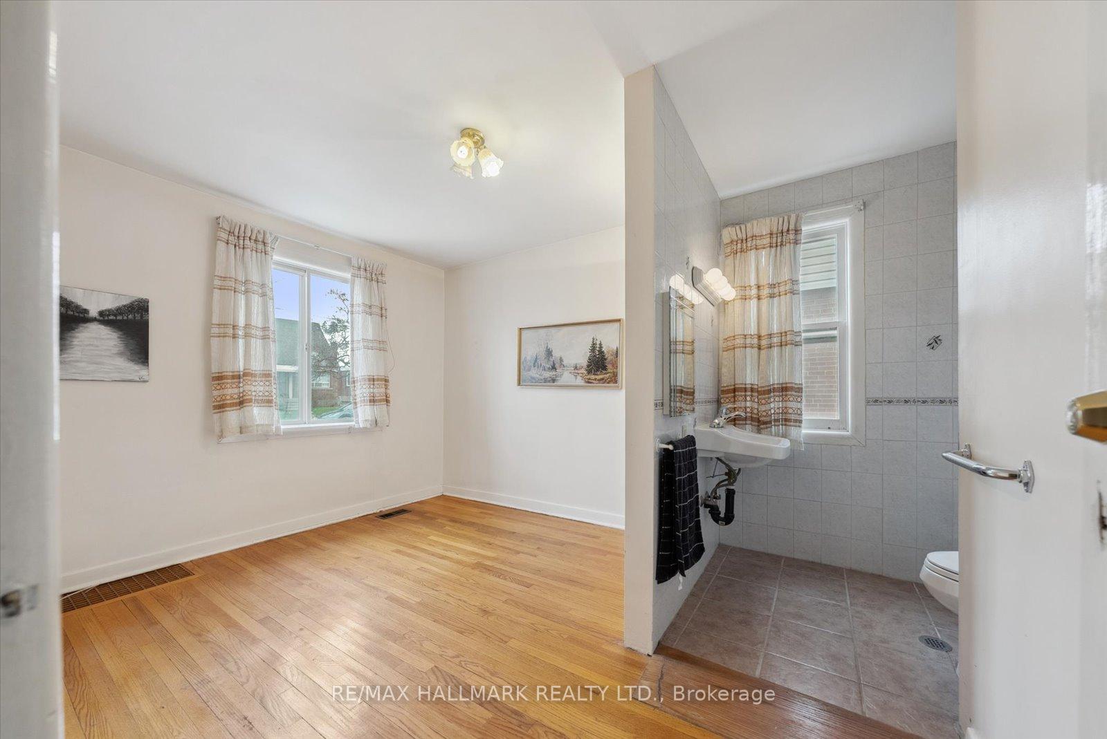 Photo 21 of 7 Eastgate Crescent, Scarborough, Clairlea-Birchmount — HOMEH