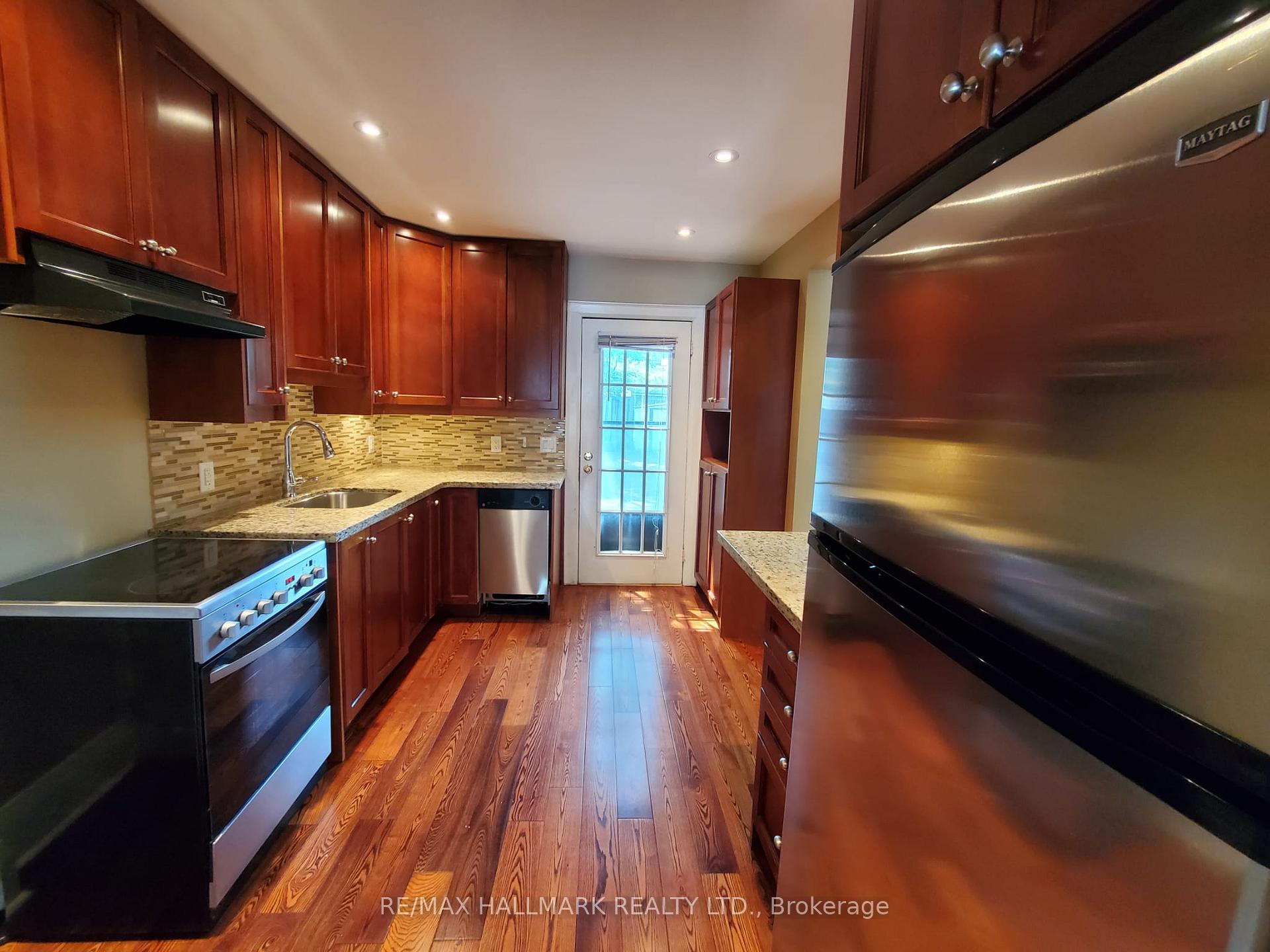 Photo 5 of 101 Lawrence Avenue W, Toronto, Lawrence Park South — HOMEH