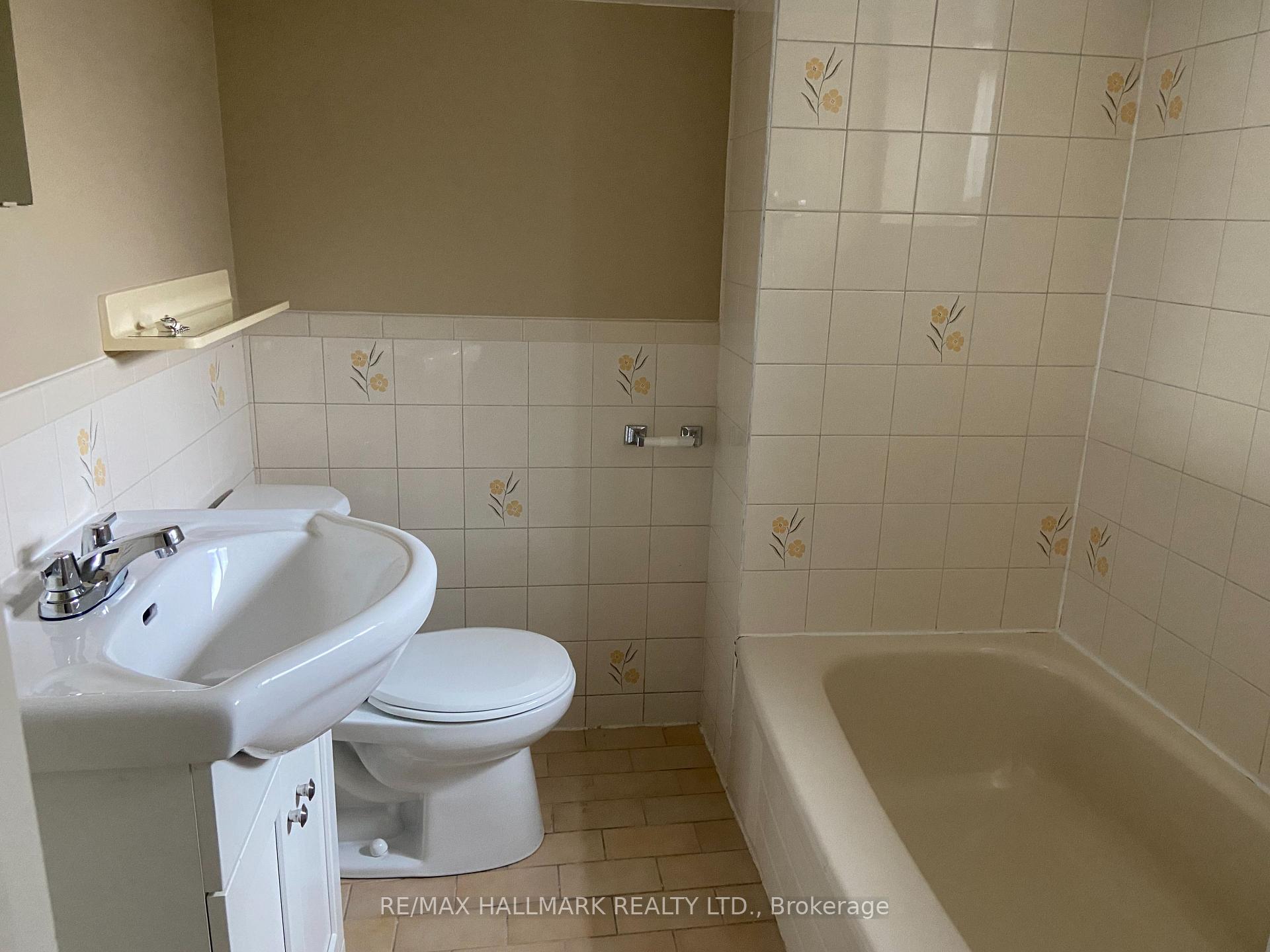 Photo 13 of 101 Lawrence Avenue W, Toronto, Lawrence Park South — HOMEH