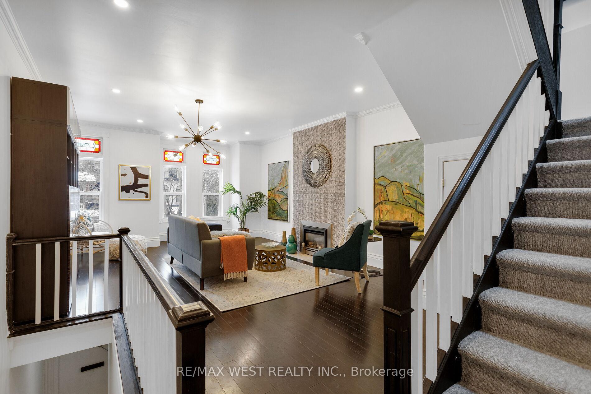 Photo 3 of 303 Crawford Street, Toronto, Trinity-Bellwoods — HOMEH