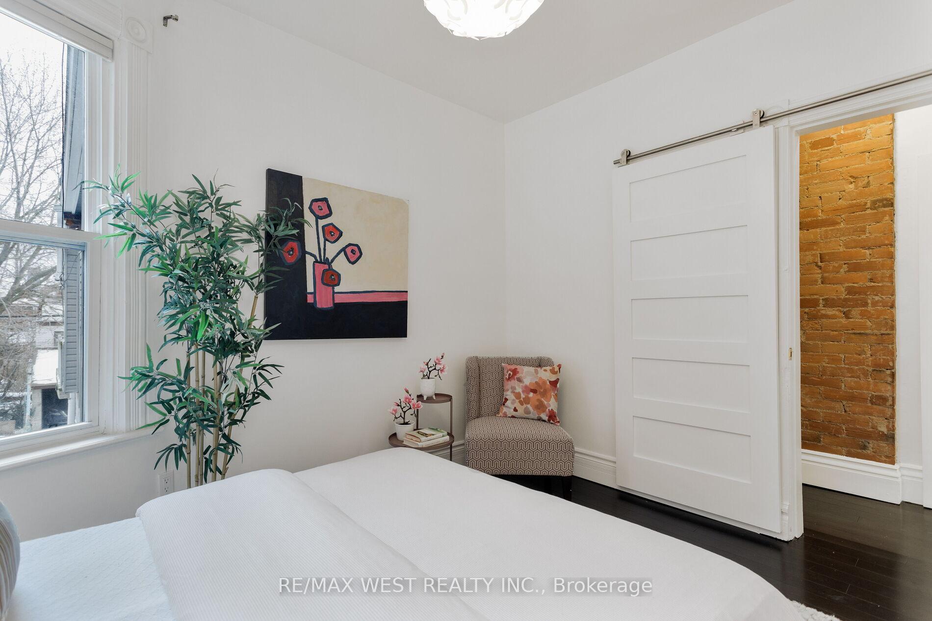Photo 9 of 303 Crawford Street, Toronto, Trinity-Bellwoods — HOMEH