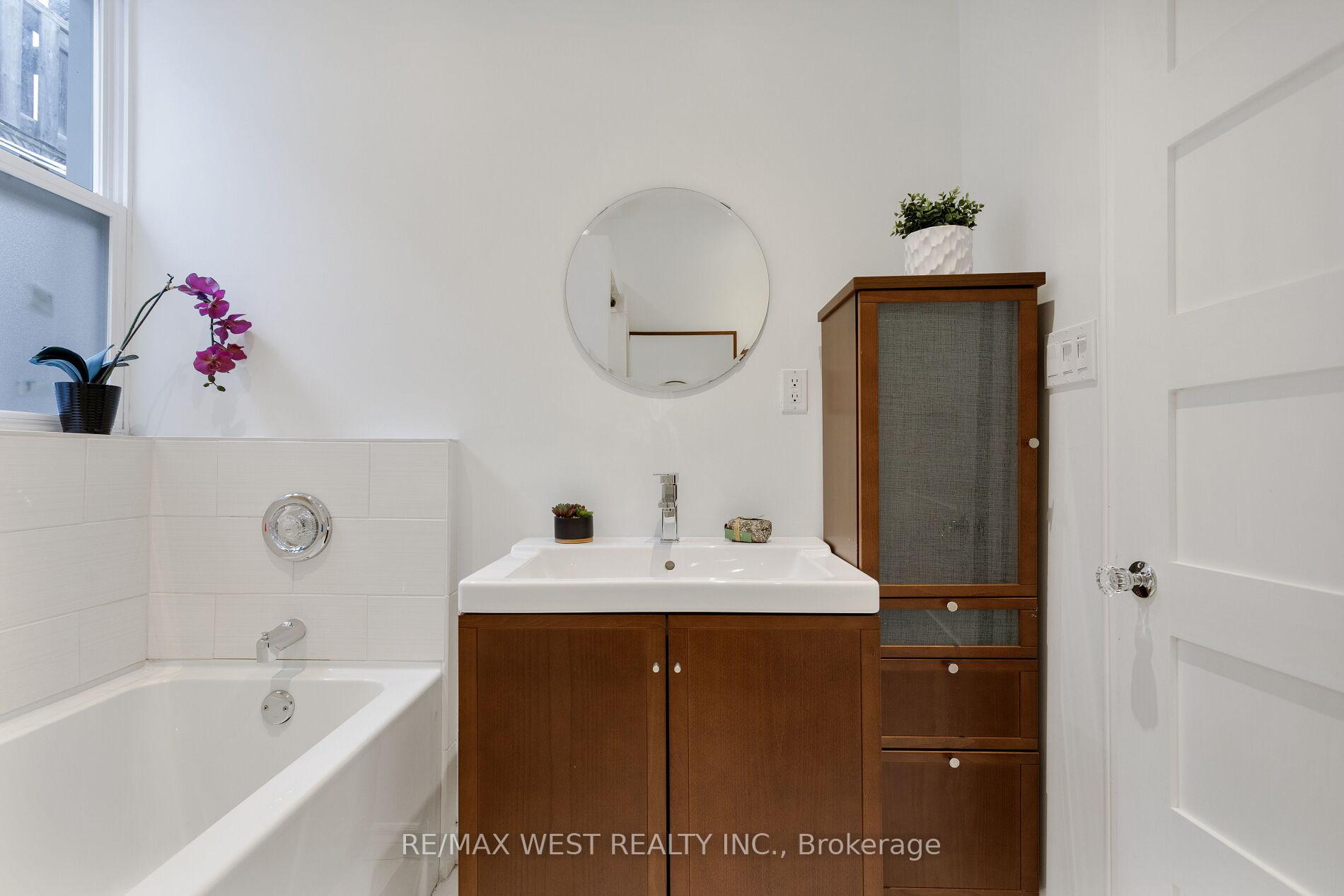 Photo 11 of 303 Crawford Street, Toronto, Trinity-Bellwoods — HOMEH