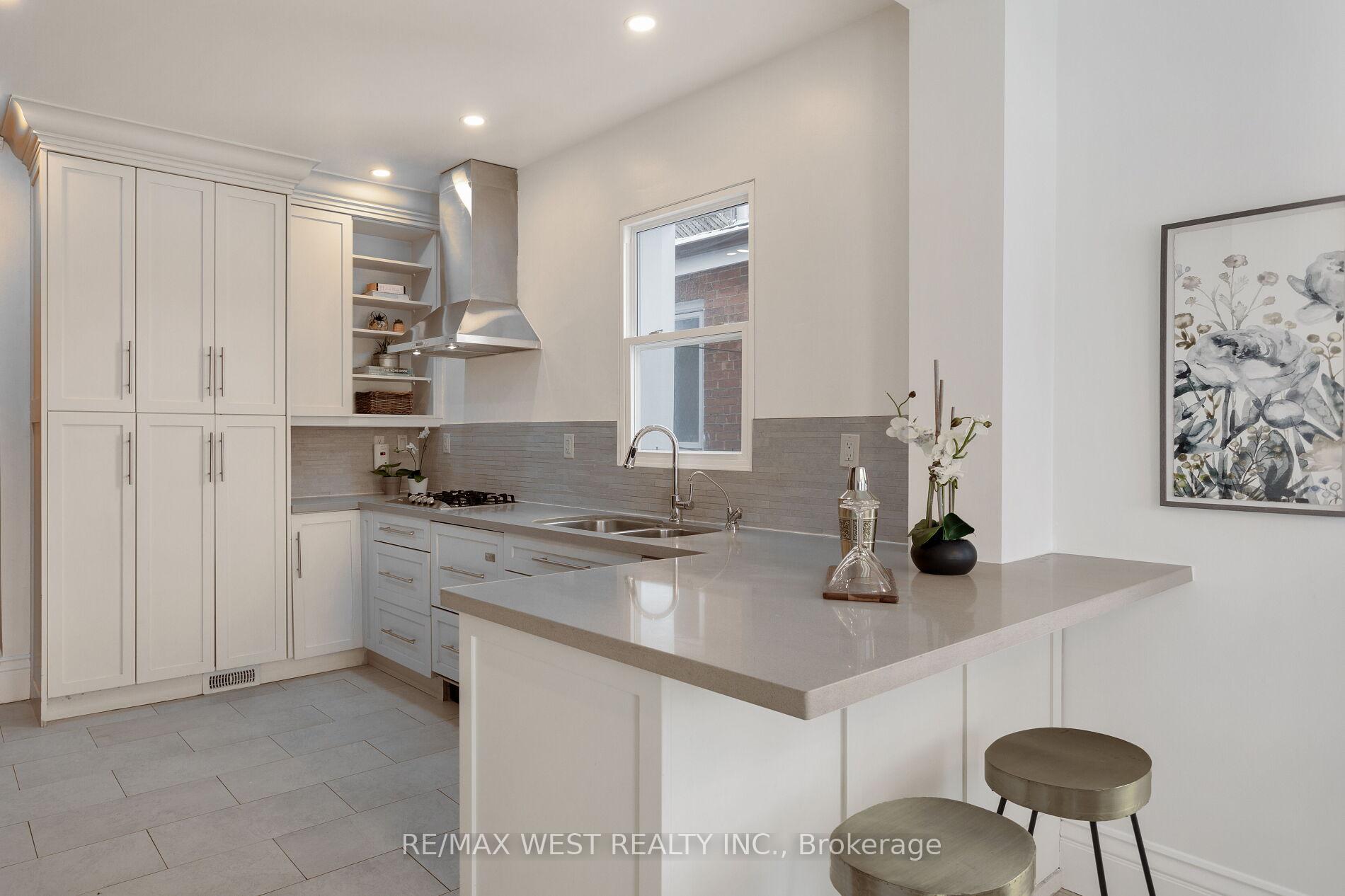 Photo 12 of 303 Crawford Street, Toronto, Trinity-Bellwoods — HOMEH