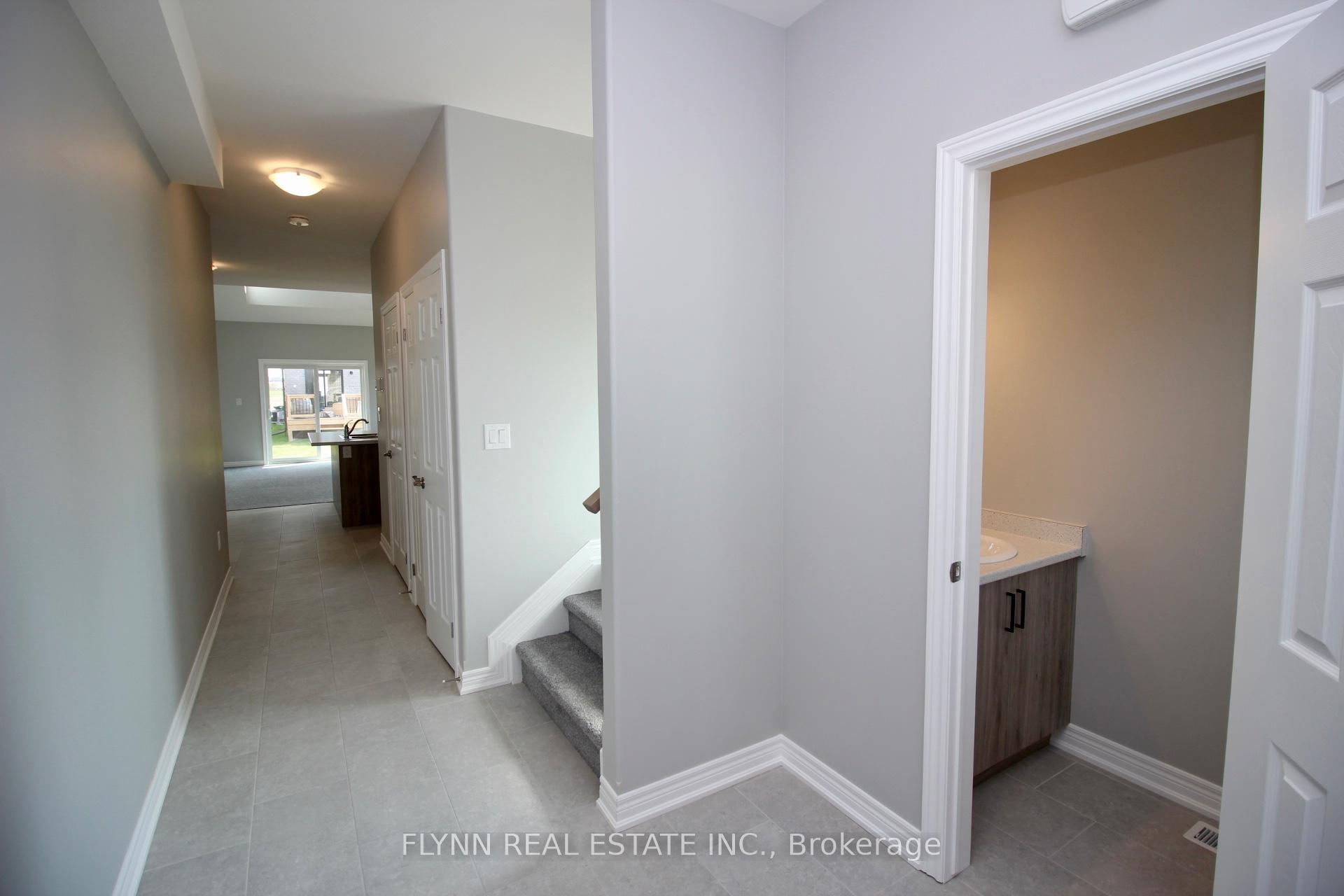 Photo 3 of 10 Elvira Way, Thorold, Rolling Meadows — HOMEH