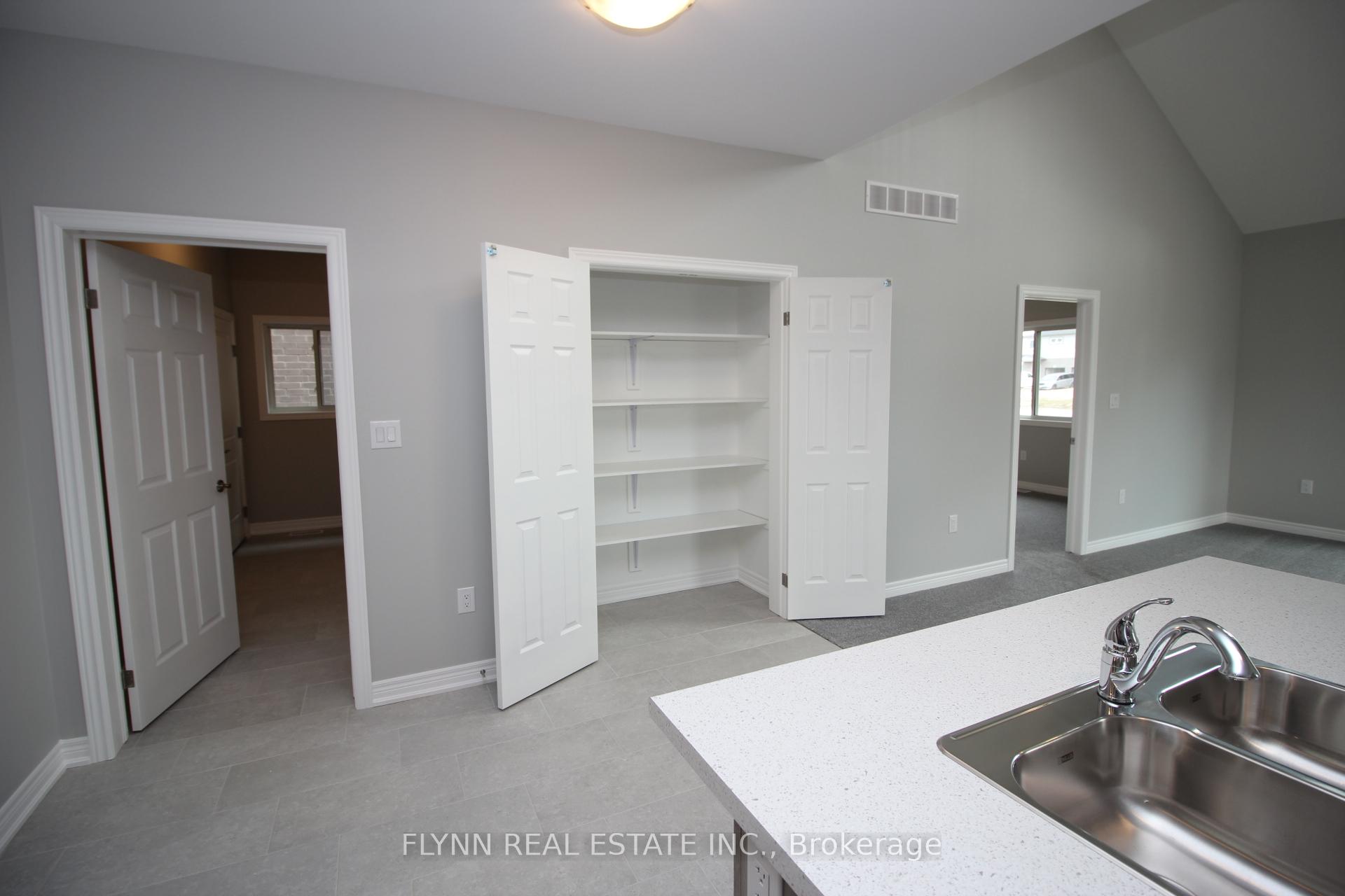 Photo 13 of 10 Elvira Way, Thorold, Rolling Meadows — HOMEH