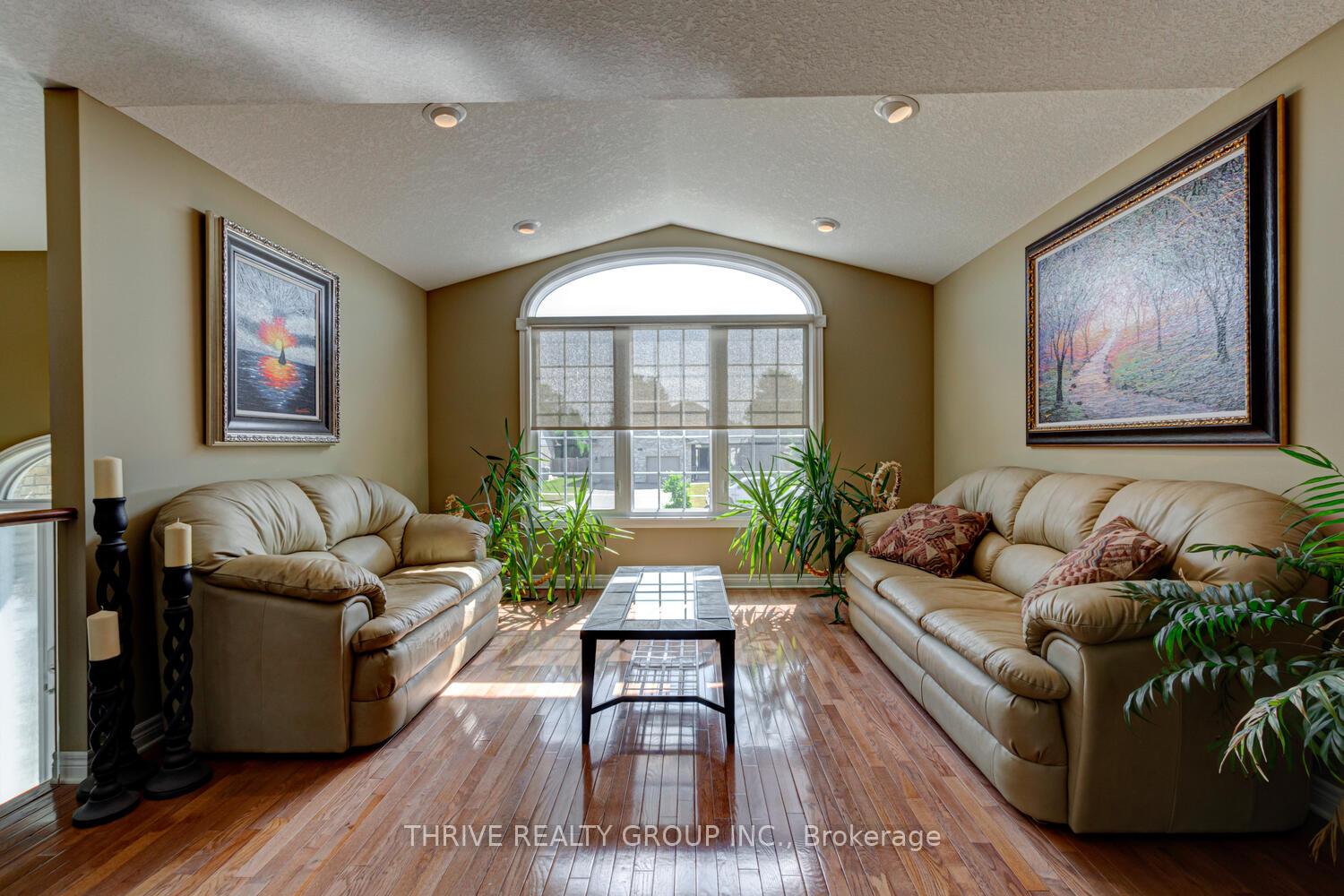 Photo 8 of 544 Darcy Drive, Strathroy-Caradoc, NE — HOMEH