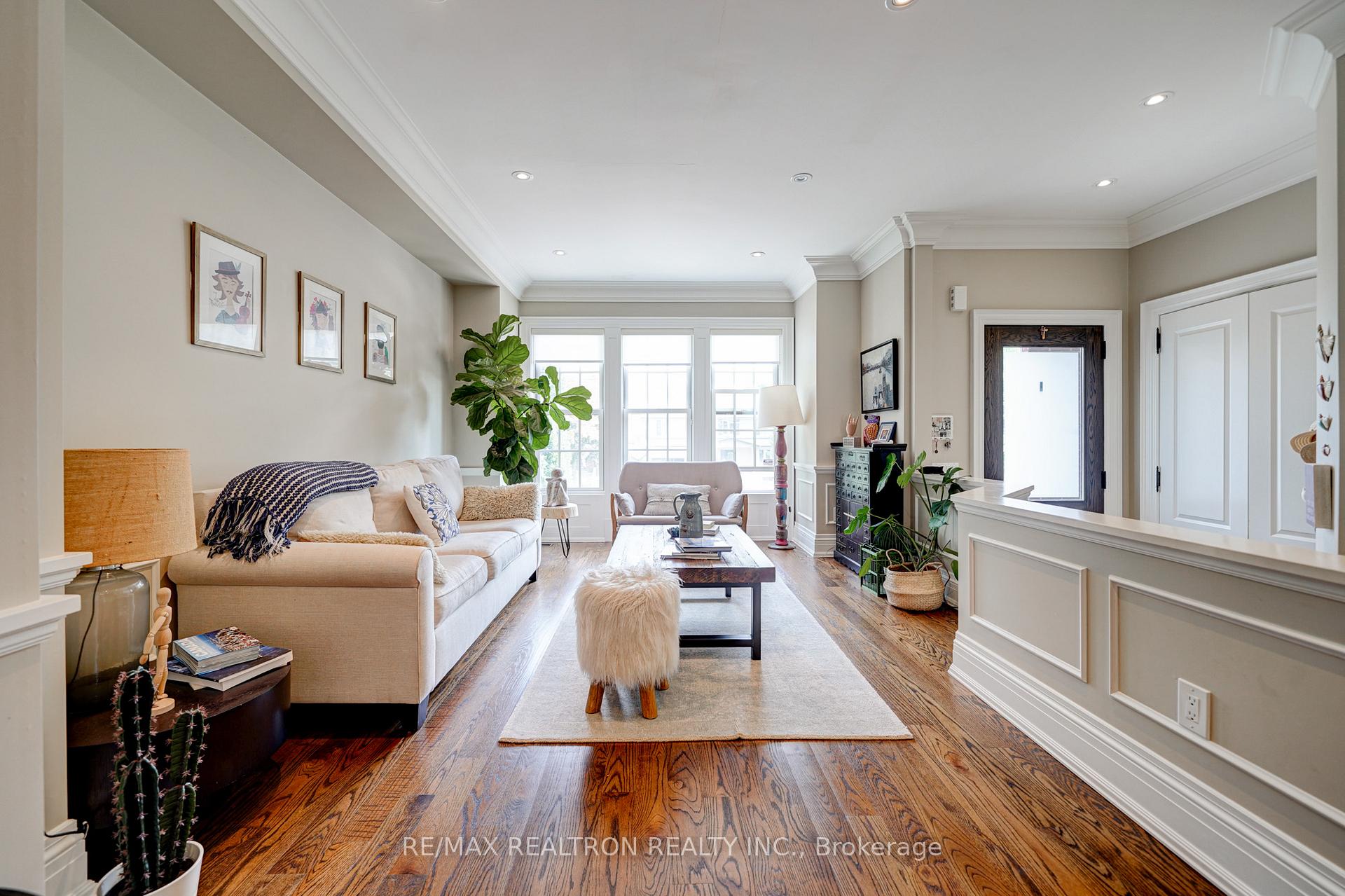 Photo 2 of 52 Ridley Boulevard, Toronto, Bedford Park-Nortown — HOMEH