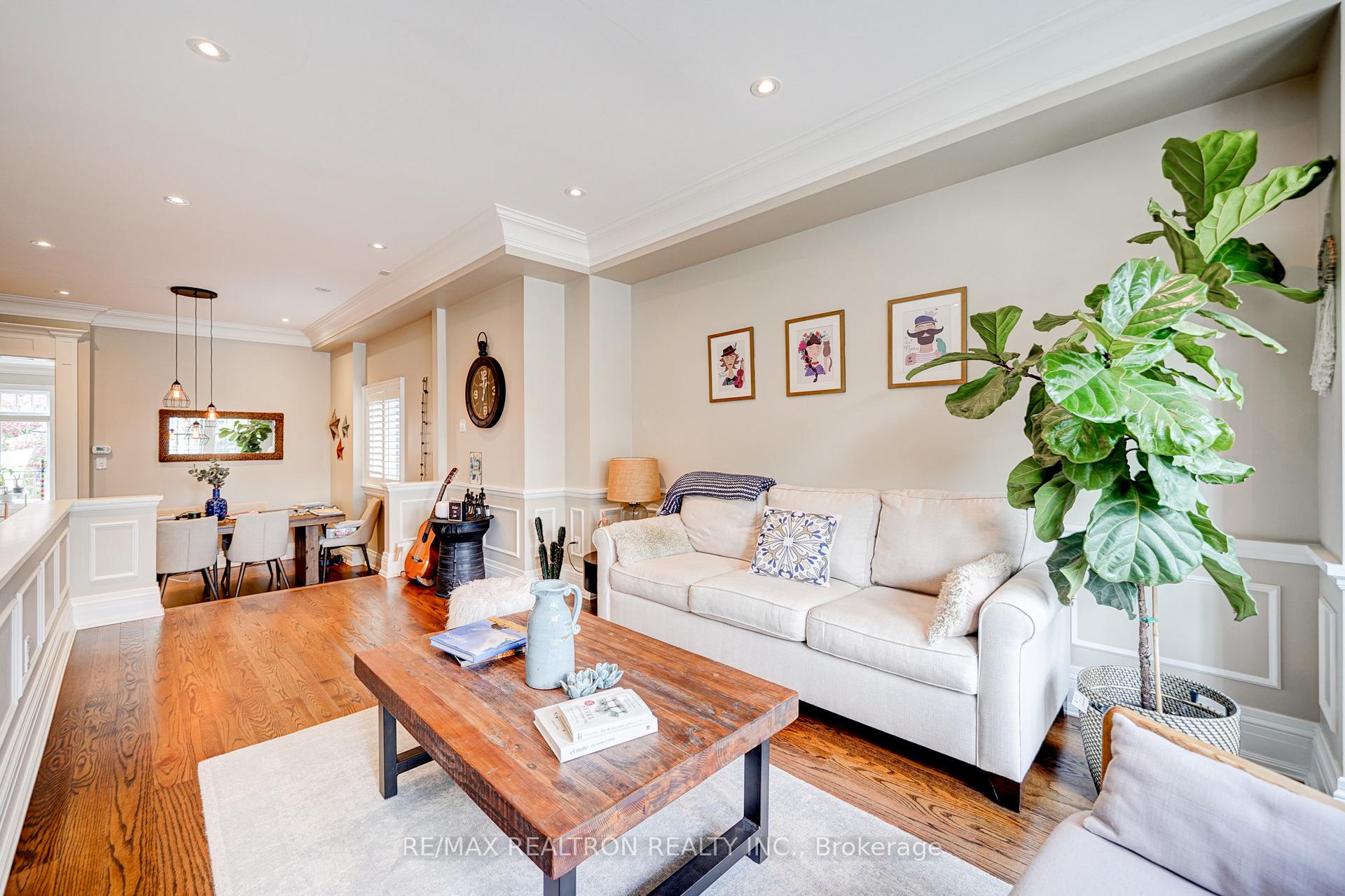Photo 3 of 52 Ridley Boulevard, Toronto, Bedford Park-Nortown — HOMEH