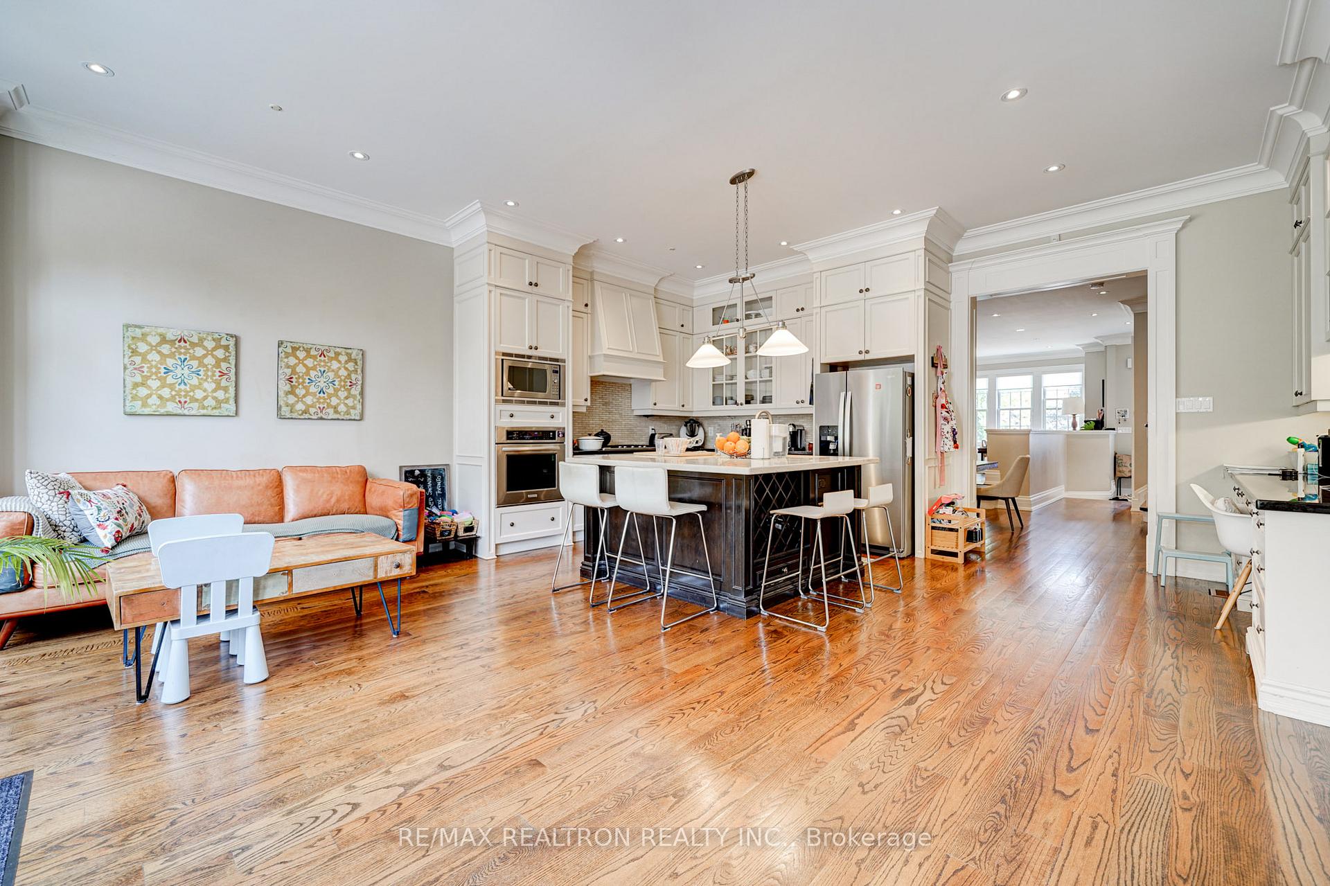 Photo 9 of 52 Ridley Boulevard, Toronto, Bedford Park-Nortown — HOMEH