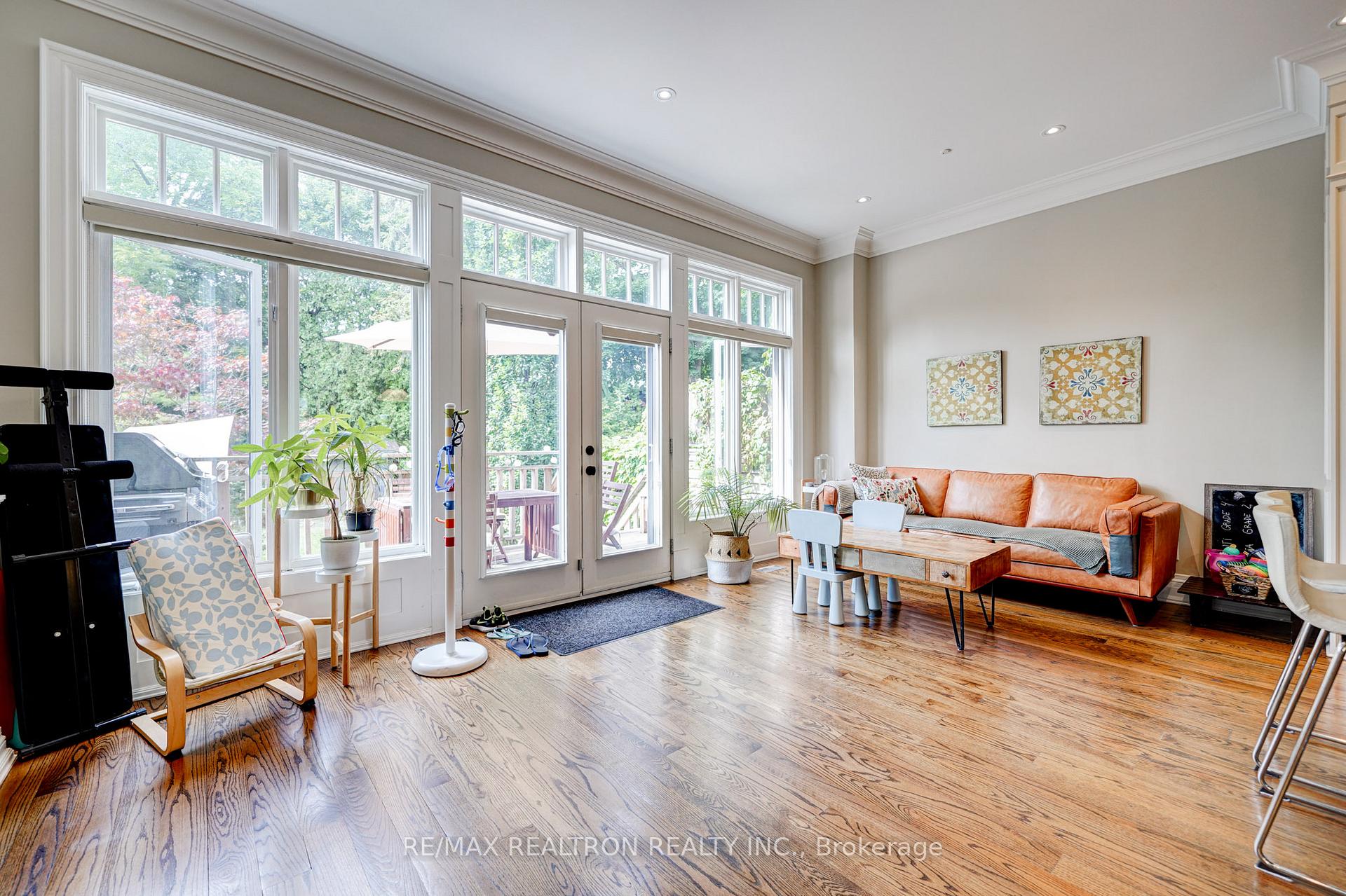 Photo 10 of 52 Ridley Boulevard, Toronto, Bedford Park-Nortown — HOMEH