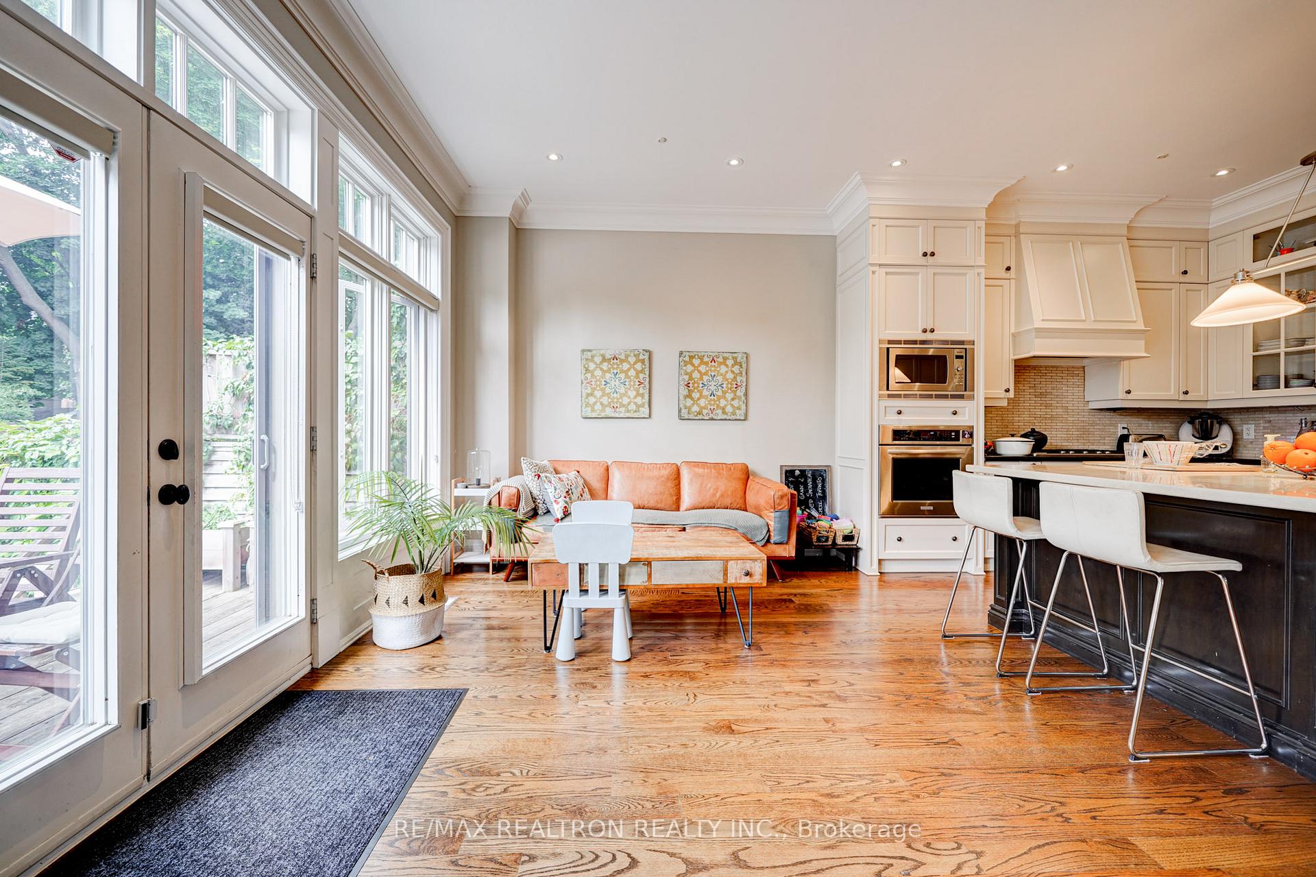 Photo 11 of 52 Ridley Boulevard, Toronto, Bedford Park-Nortown — HOMEH
