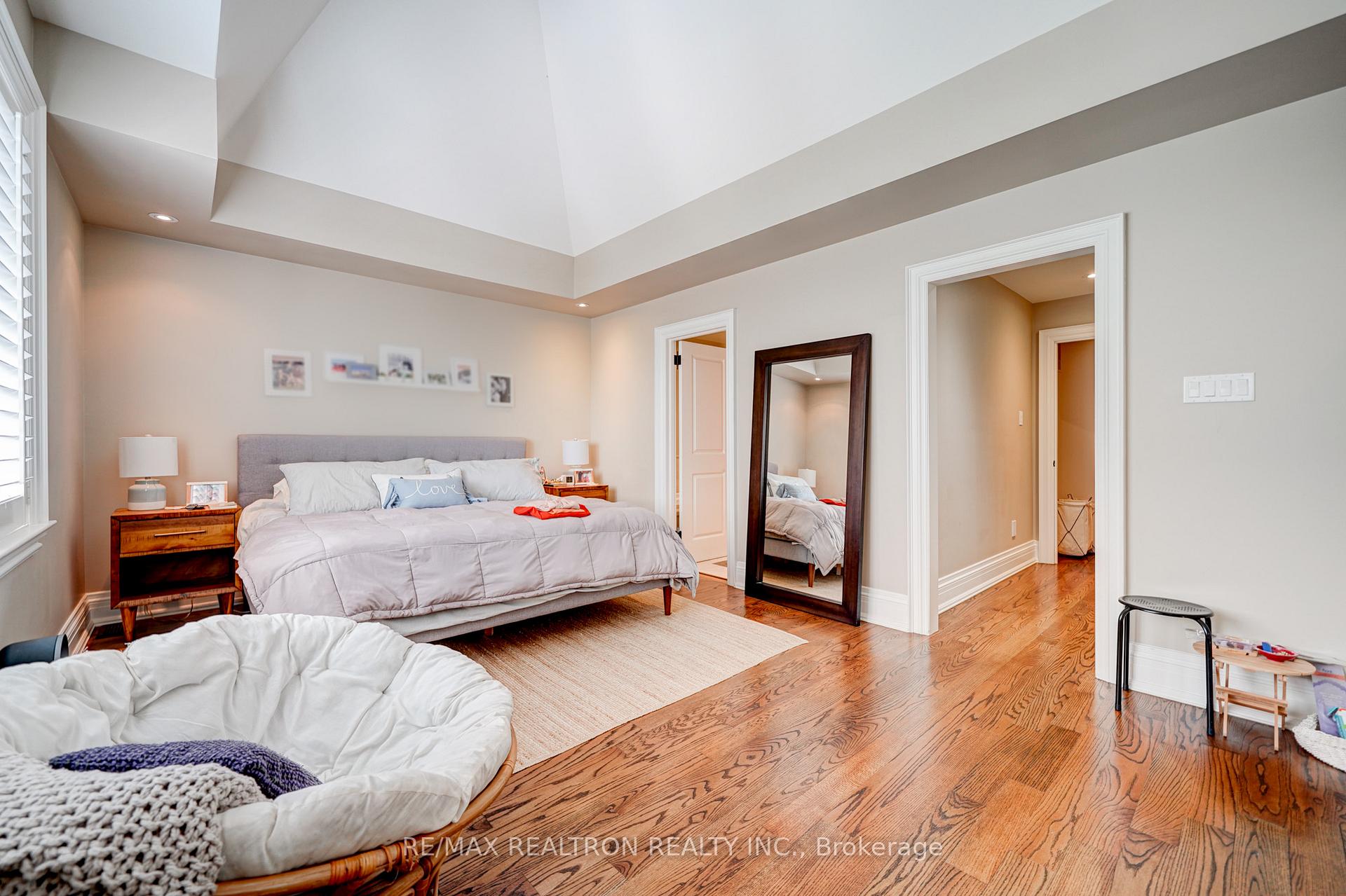 Photo 15 of 52 Ridley Boulevard, Toronto, Bedford Park-Nortown — HOMEH