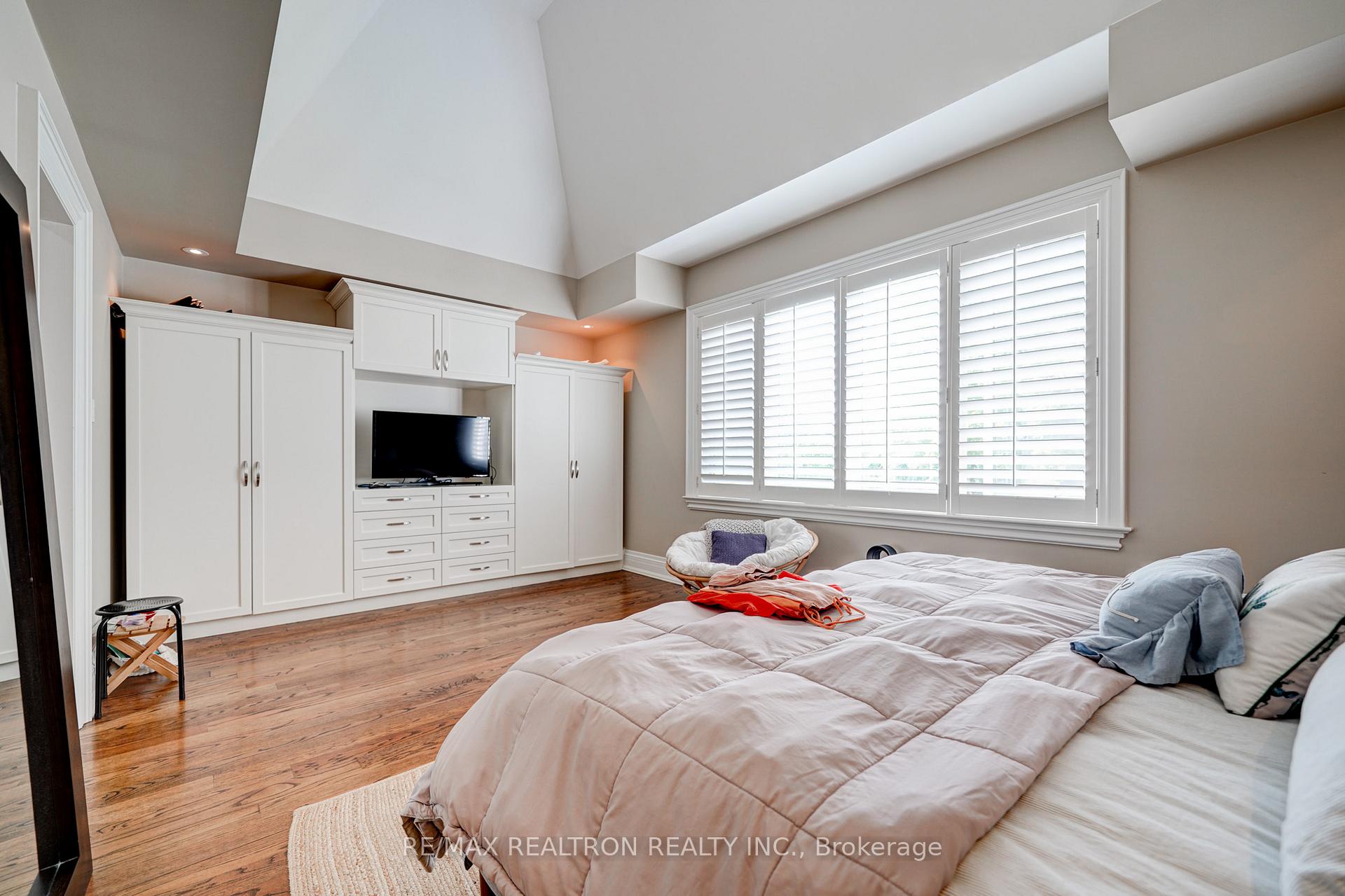 Photo 16 of 52 Ridley Boulevard, Toronto, Bedford Park-Nortown — HOMEH