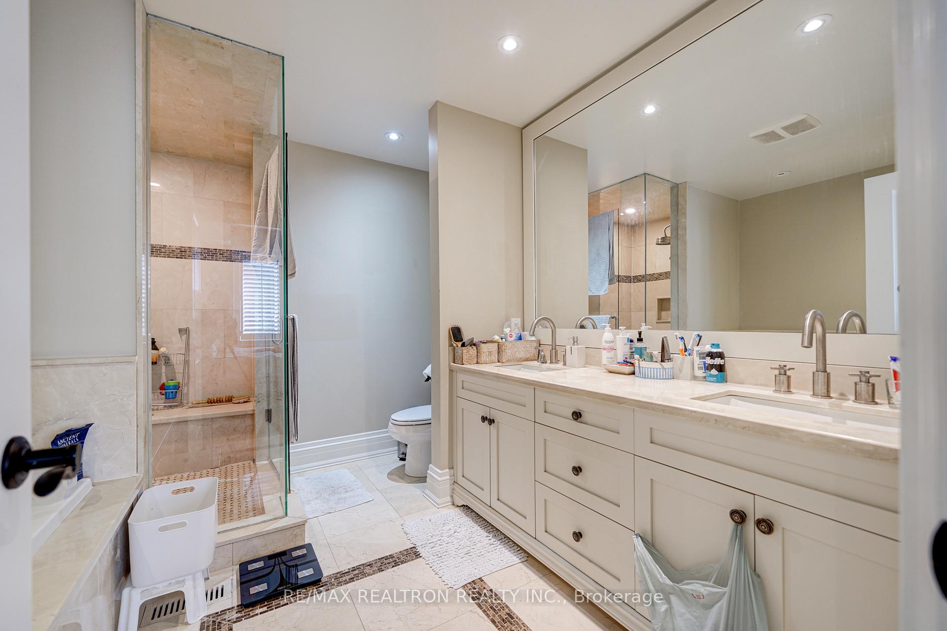 Photo 17 of 52 Ridley Boulevard, Toronto, Bedford Park-Nortown — HOMEH