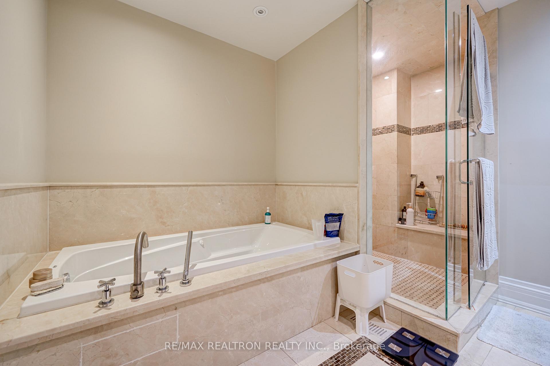 Photo 18 of 52 Ridley Boulevard, Toronto, Bedford Park-Nortown — HOMEH